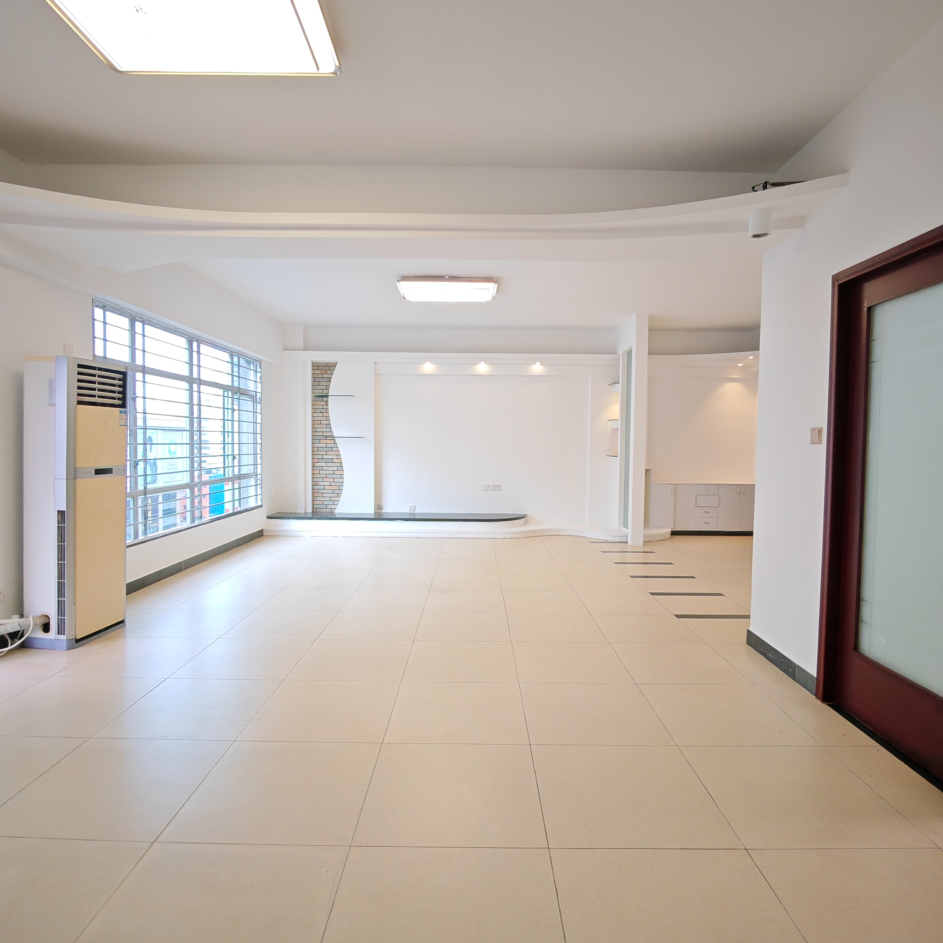 名门广场南区（一期）  3室2厅2卫    165.0万