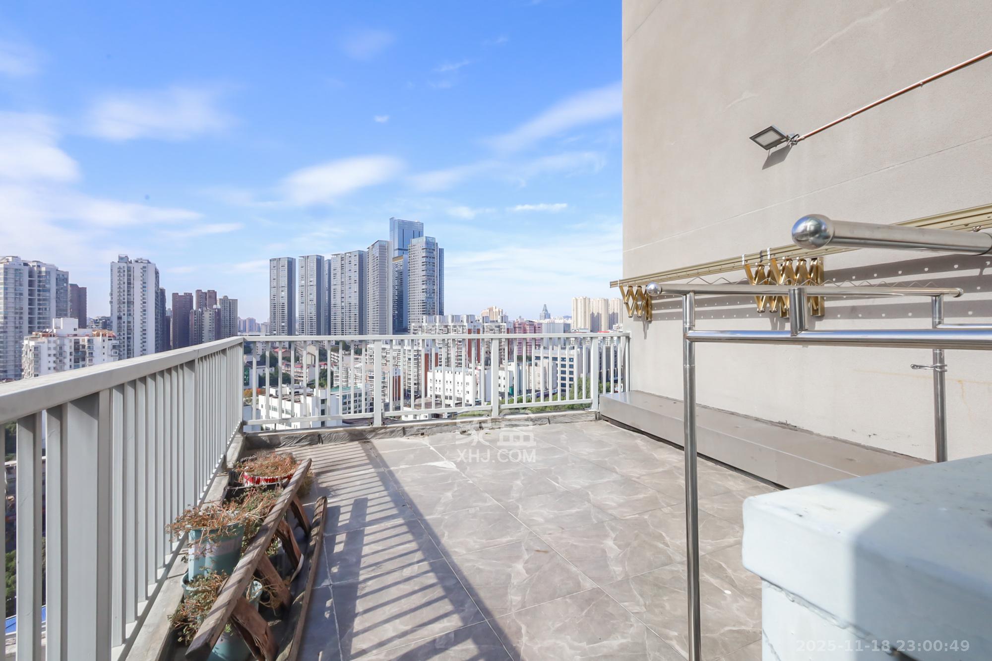 华韵城市海岸（城市水岸苑）  5室2厅3卫    210.0万其他