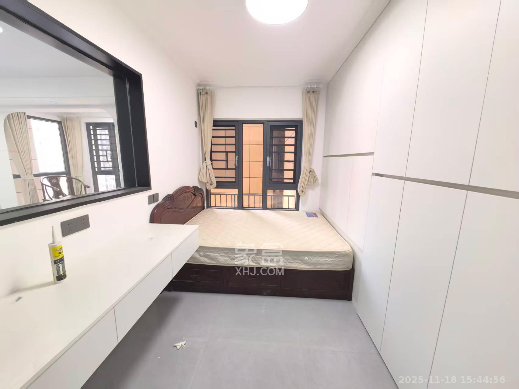 荣盛花语城  4室2厅2卫    2500.0元/月室内图