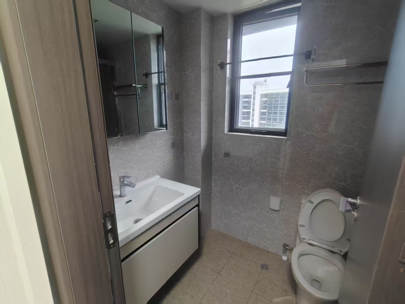 观澜湖-君悦公馆 4室2厅2卫 2500.0元/月 观澜湖-君悦公馆 4室2厅2卫 2500.0元/月室内图