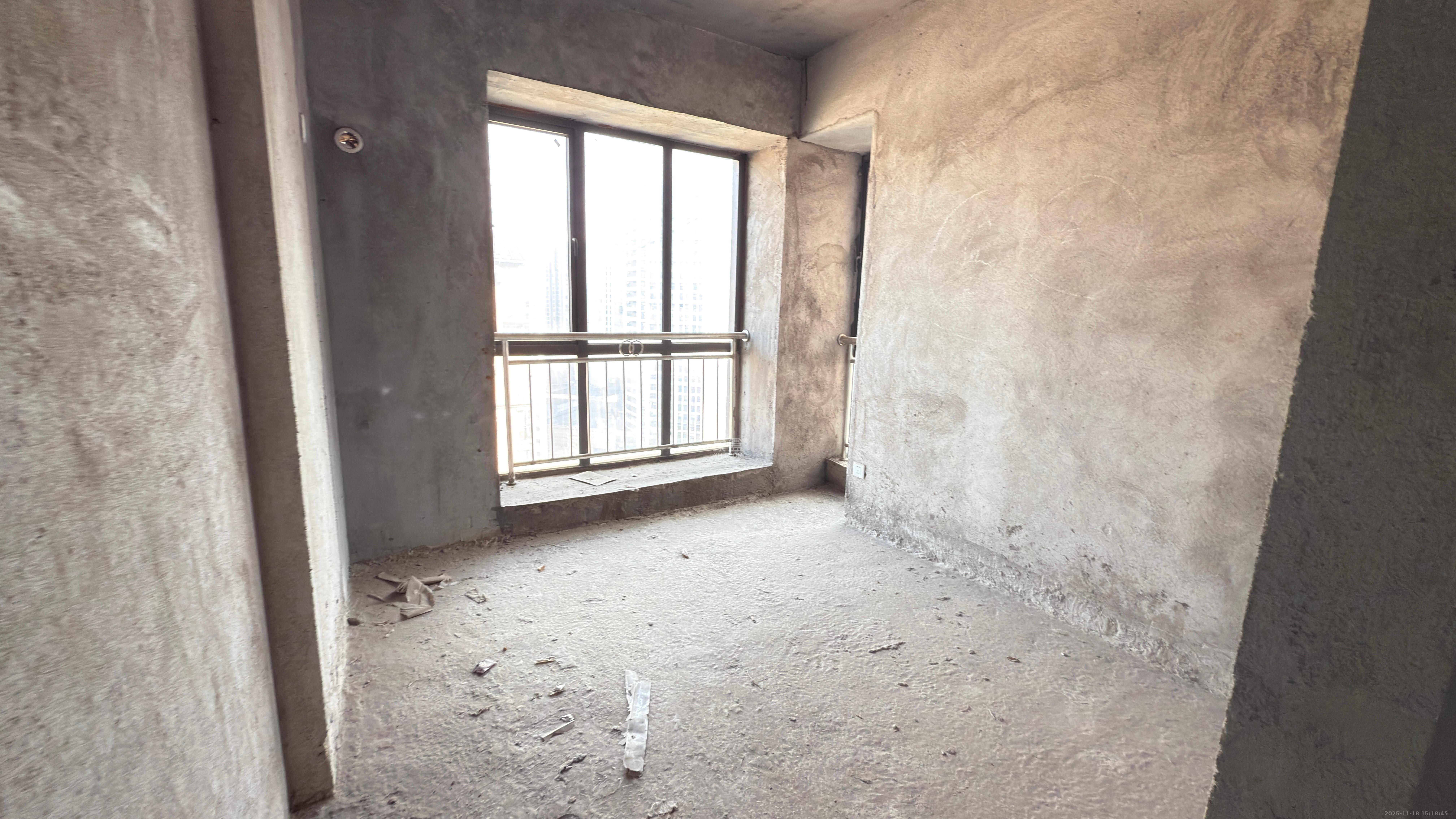 金侨城 3室2厅1卫 34.5万 金侨城 3室2厅1卫 34.5万客厅