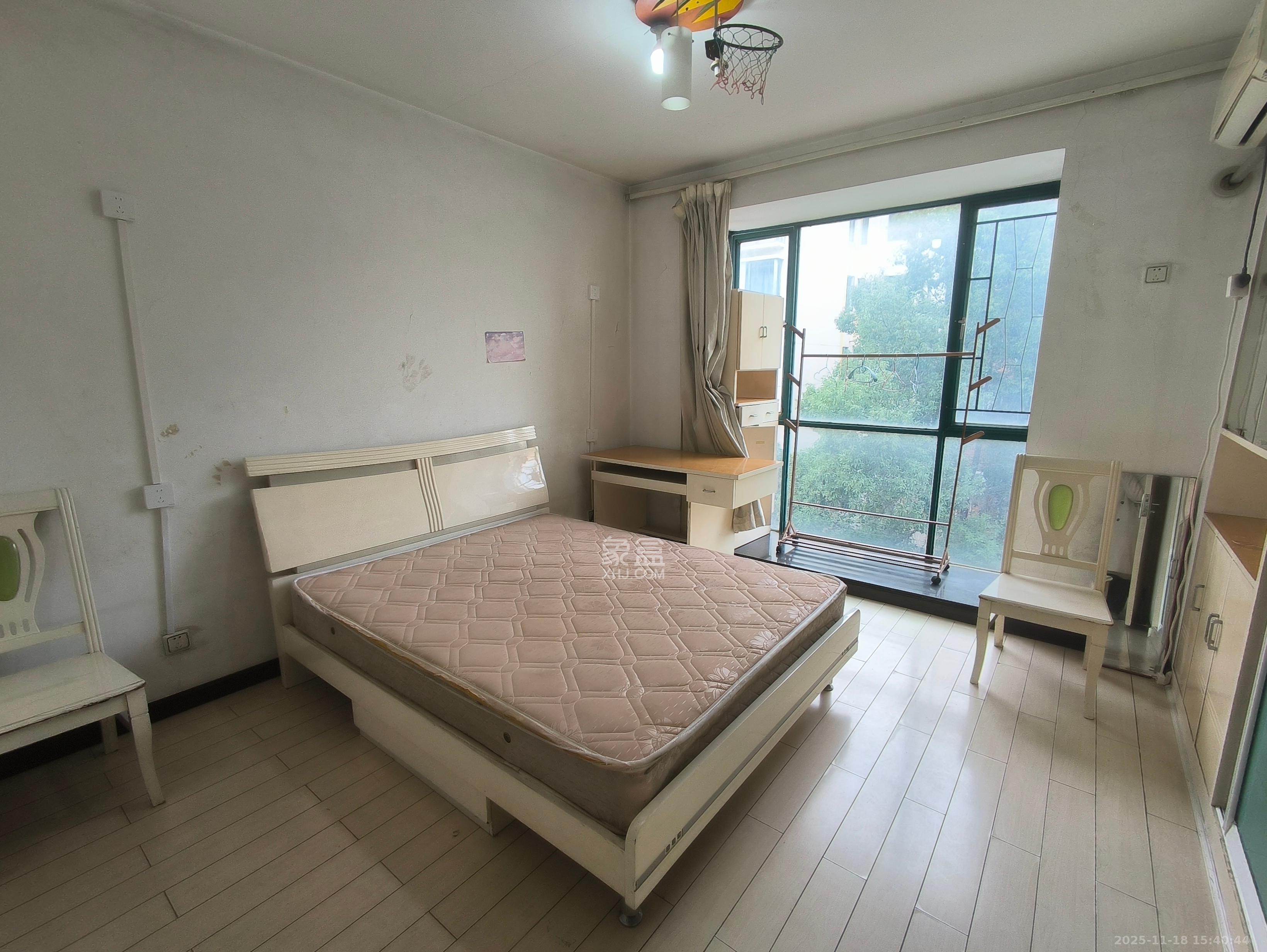 东方新城  3室2厅1卫    2400.0元/月室内图