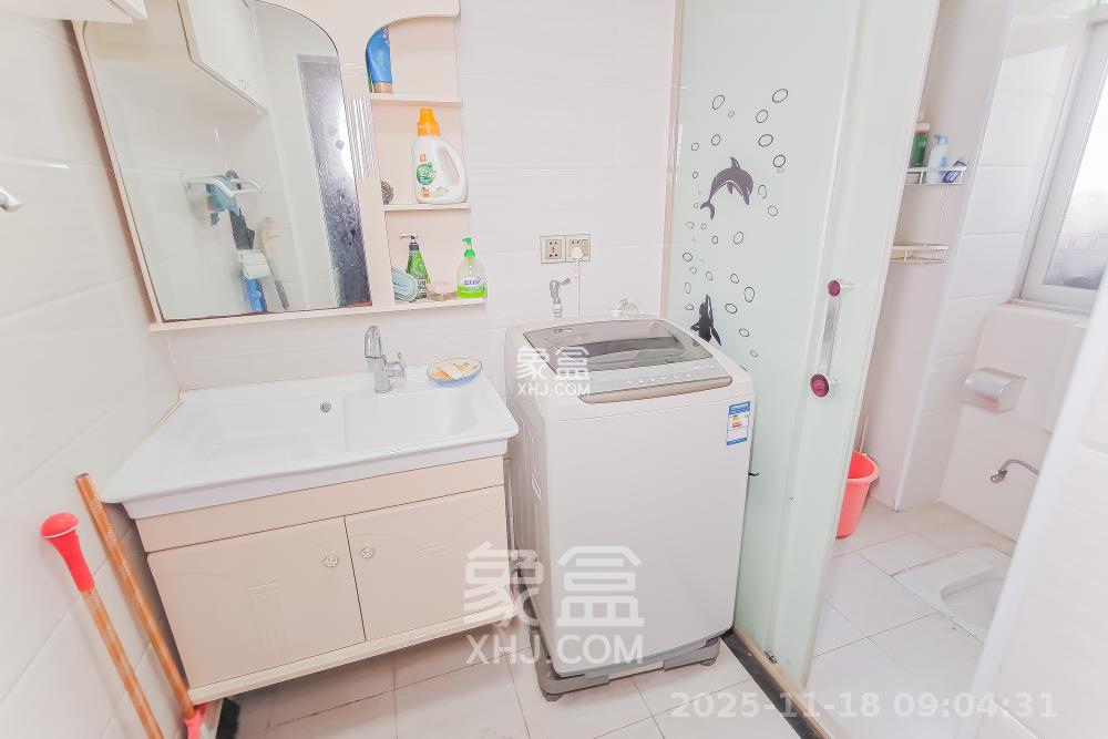 南建公寓  3室2厅2卫    2000.0元/月室内图