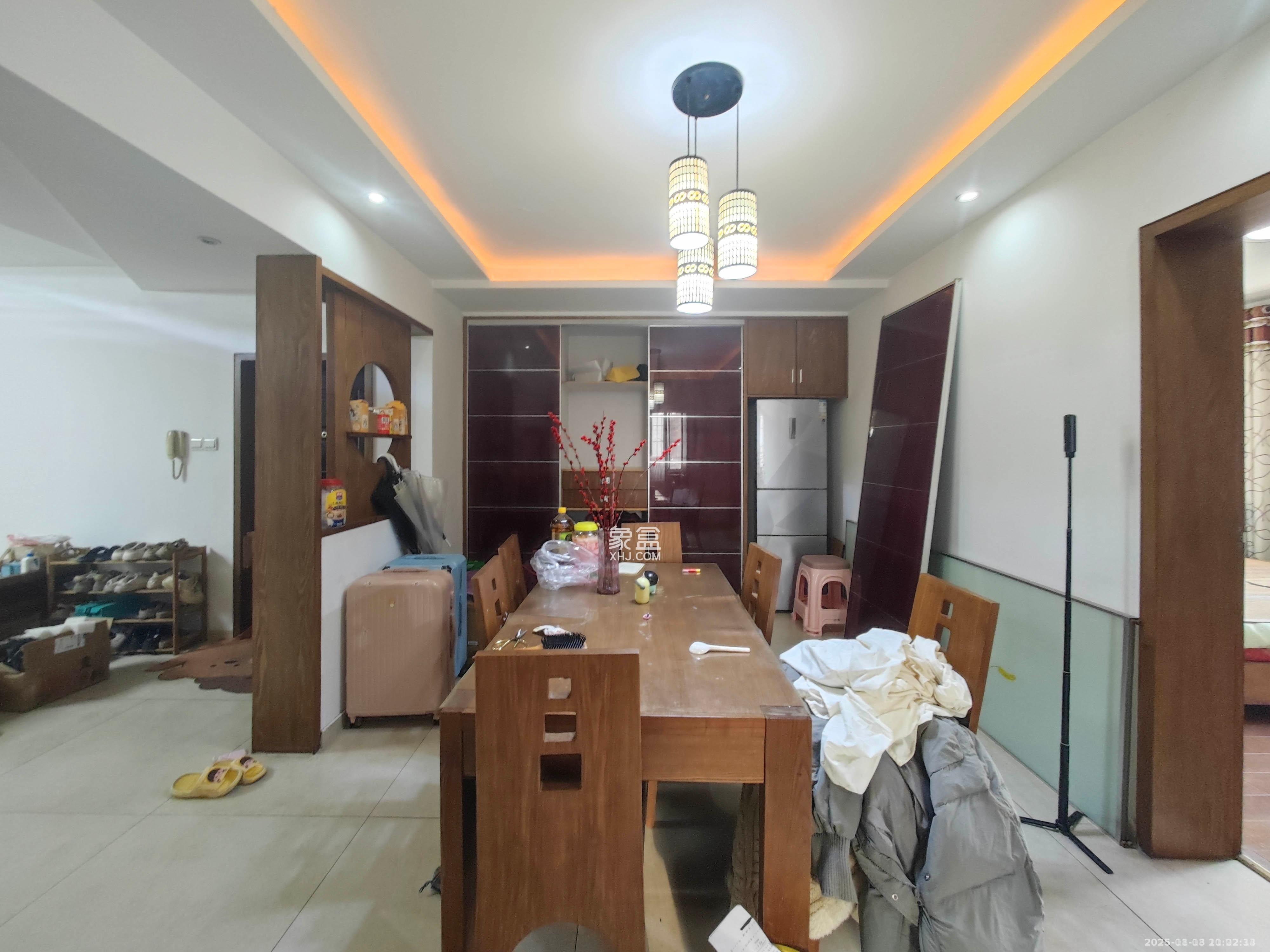 佳园星城  1室2厅2卫    2000.0元/月