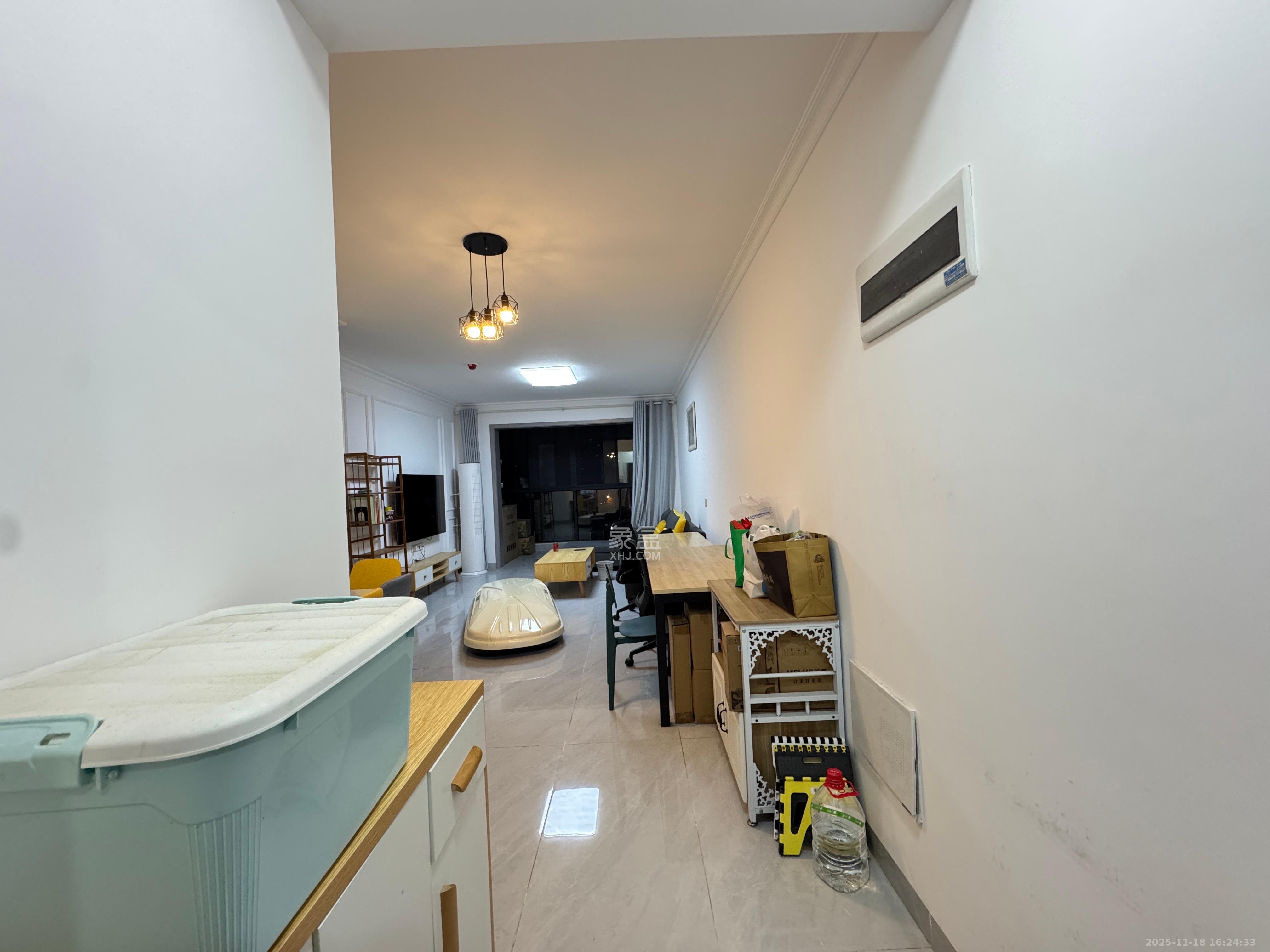 振业城三期  4室2厅1卫    3200.0元/月室内图