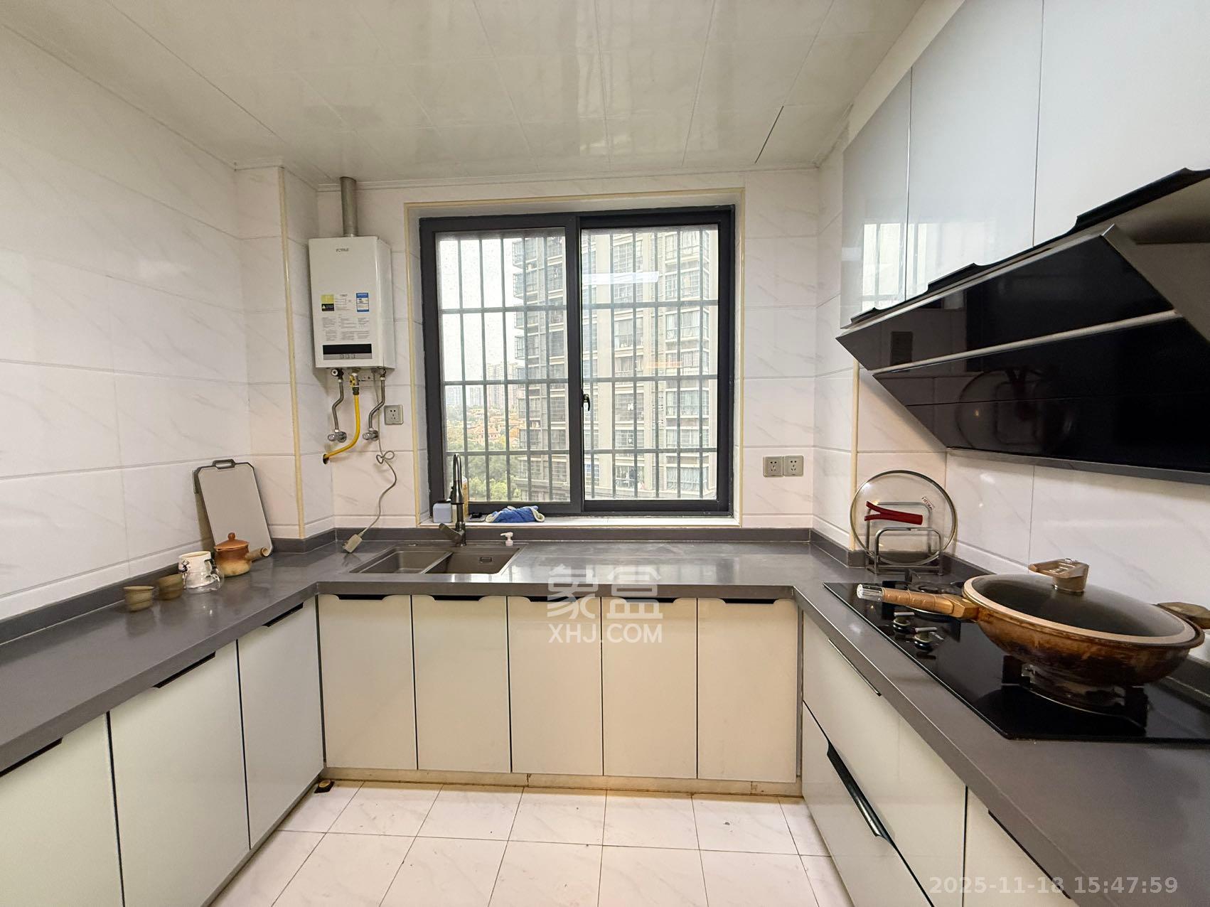 中南汽车世界  2室2厅1卫    1200.0元/月室内图