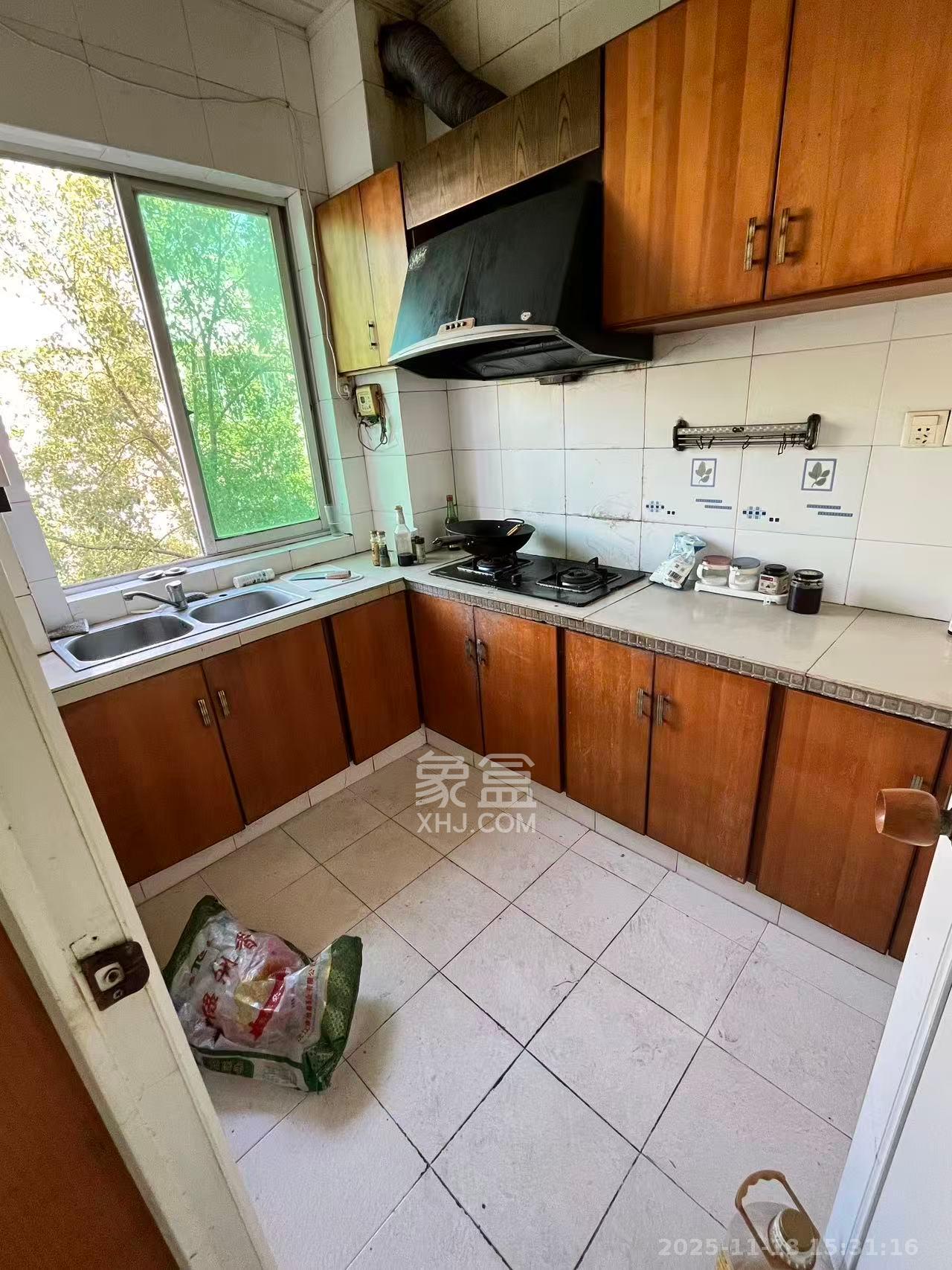 中南汽车世界  2室1厅1卫    1000.0元/月室内图