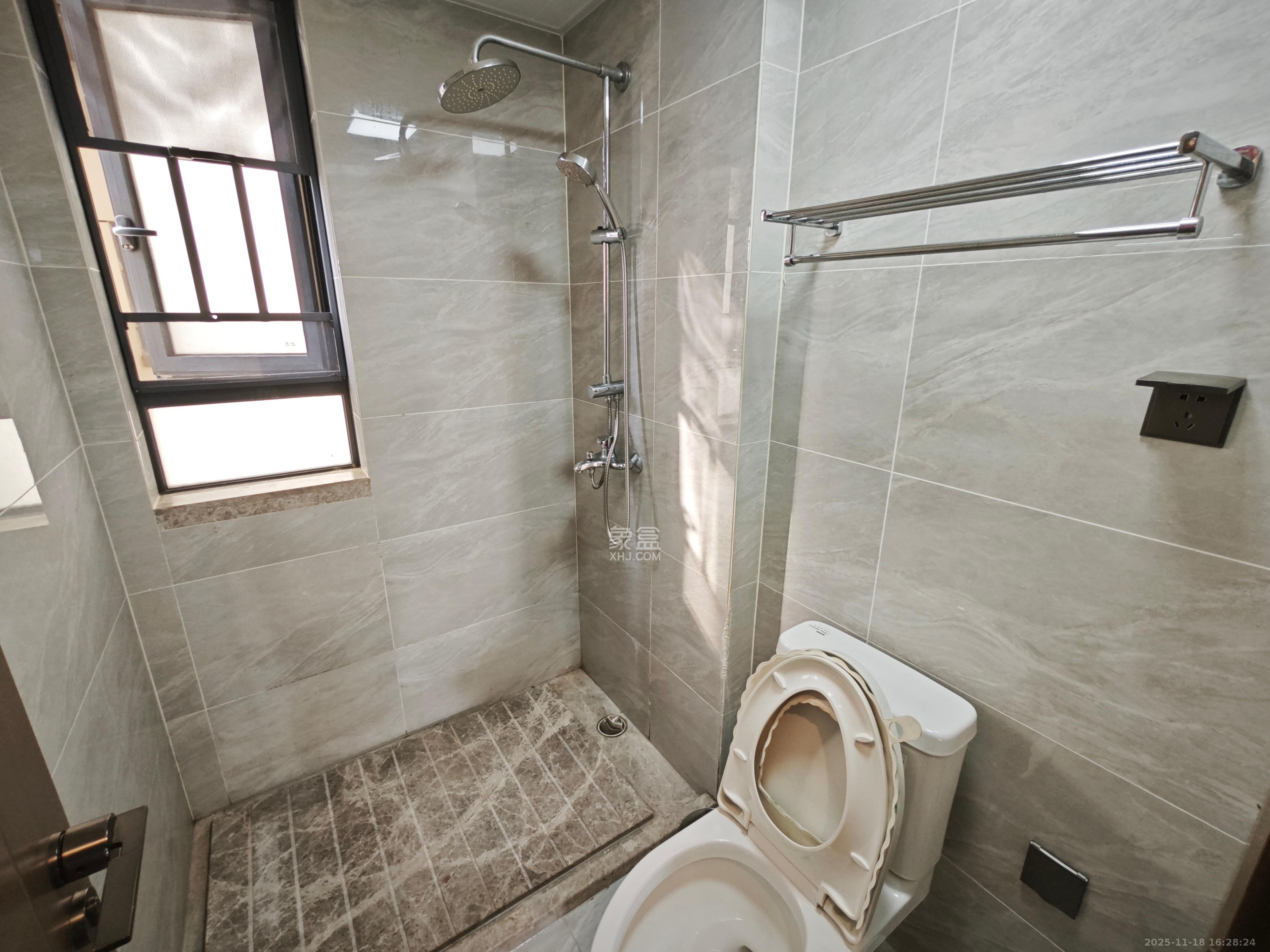 万科魅力之城天阔里 3室2厅2卫 2800.0元/月 万科魅力之城天阔里 3室2厅2卫 2800.0元/月室内图