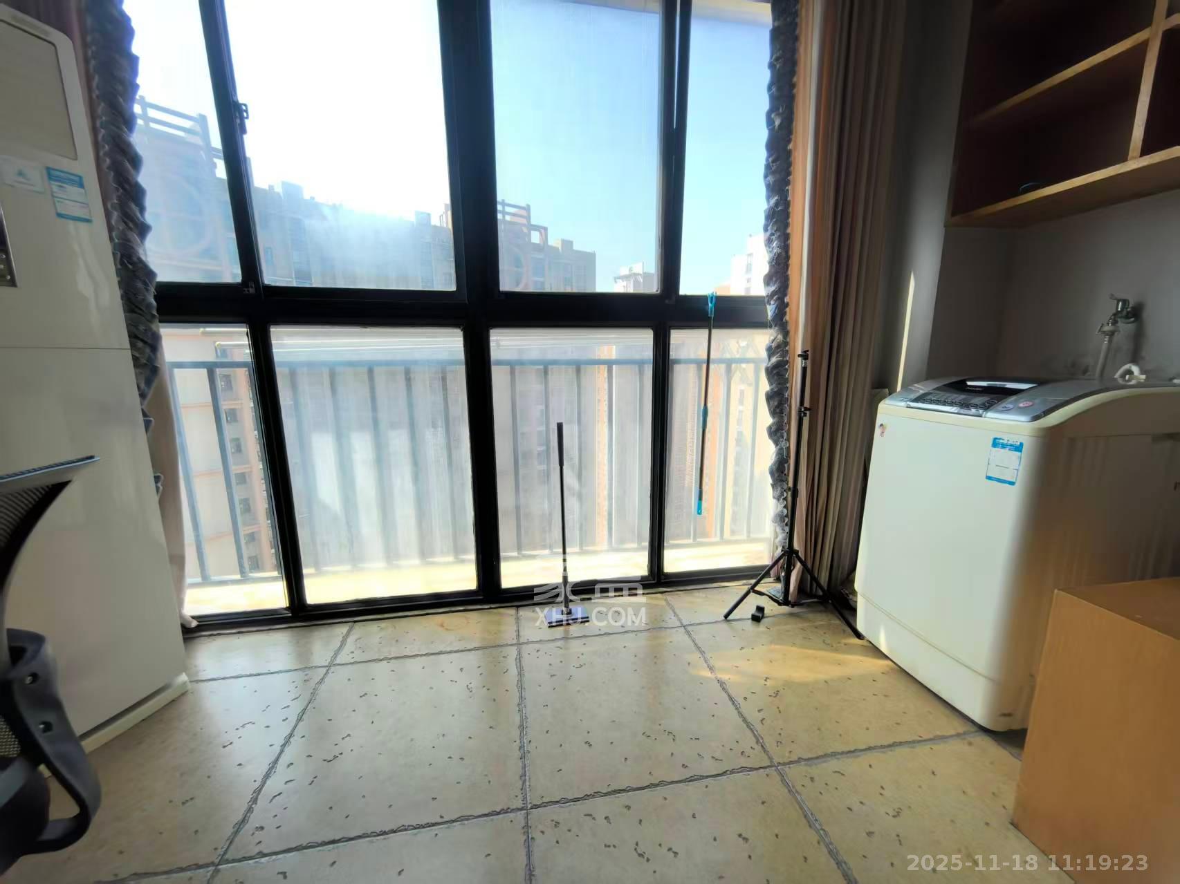 童话里 2室2厅1卫 1700.0元/月 童话里 2室2厅1卫 1700.0元/月室内图