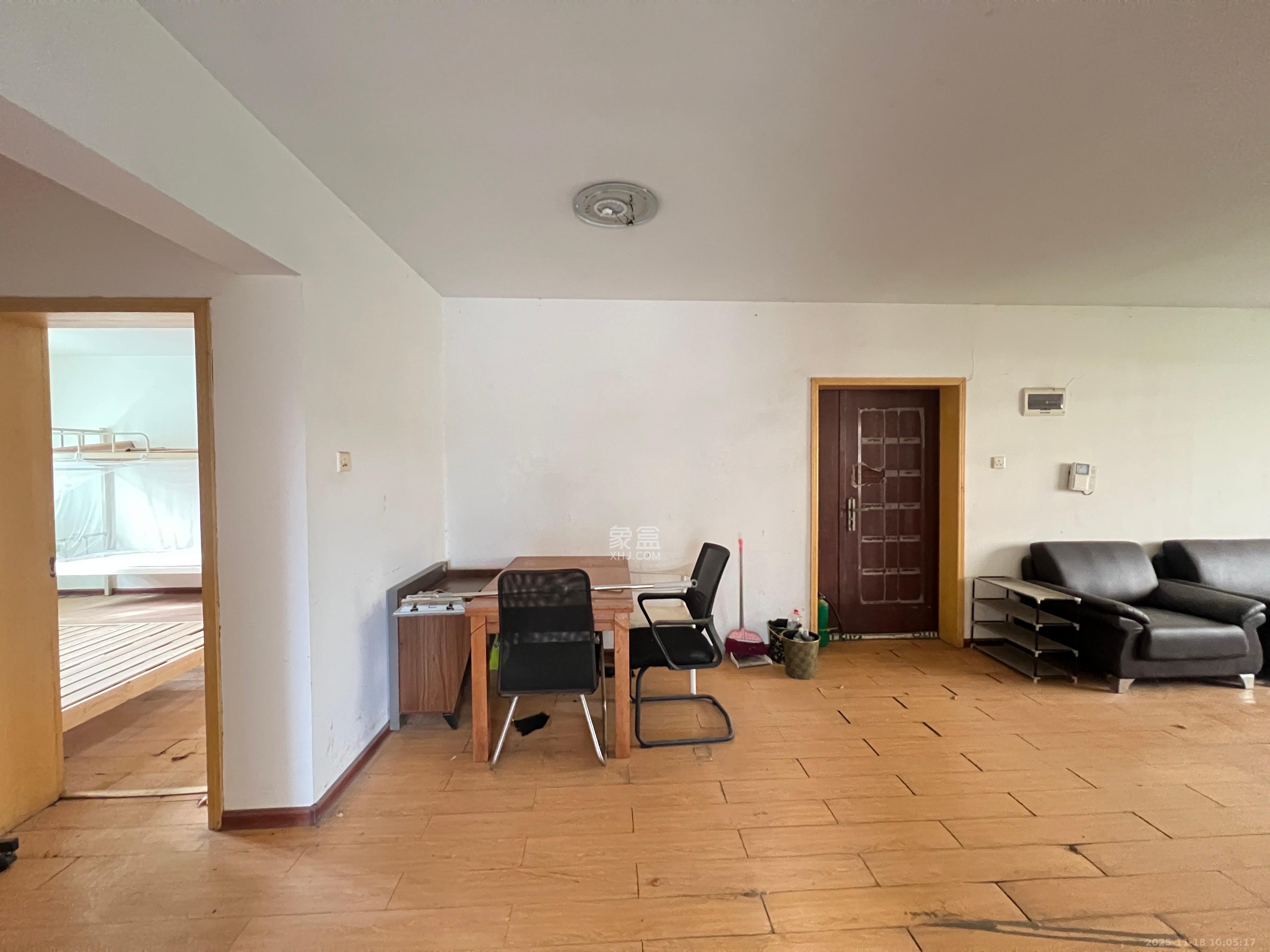 香溢豪庭  3室2厅2卫    2200.0元/月室内图