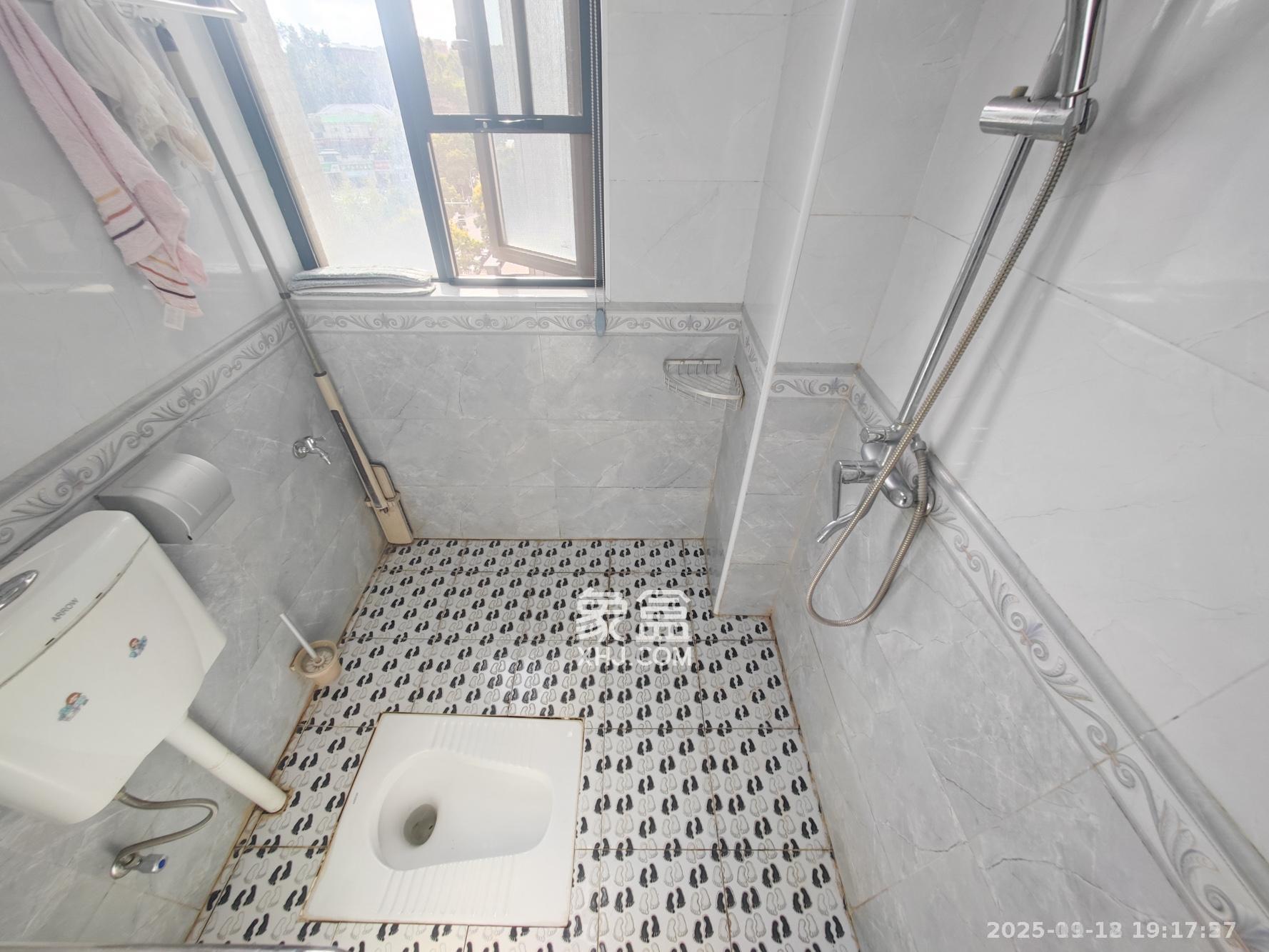 长房半岛蓝湾(观山月) 3室2厅1卫 2600.0元/月 长房半岛蓝湾(观山月) 3室2厅1卫 2600.0元/月室内图