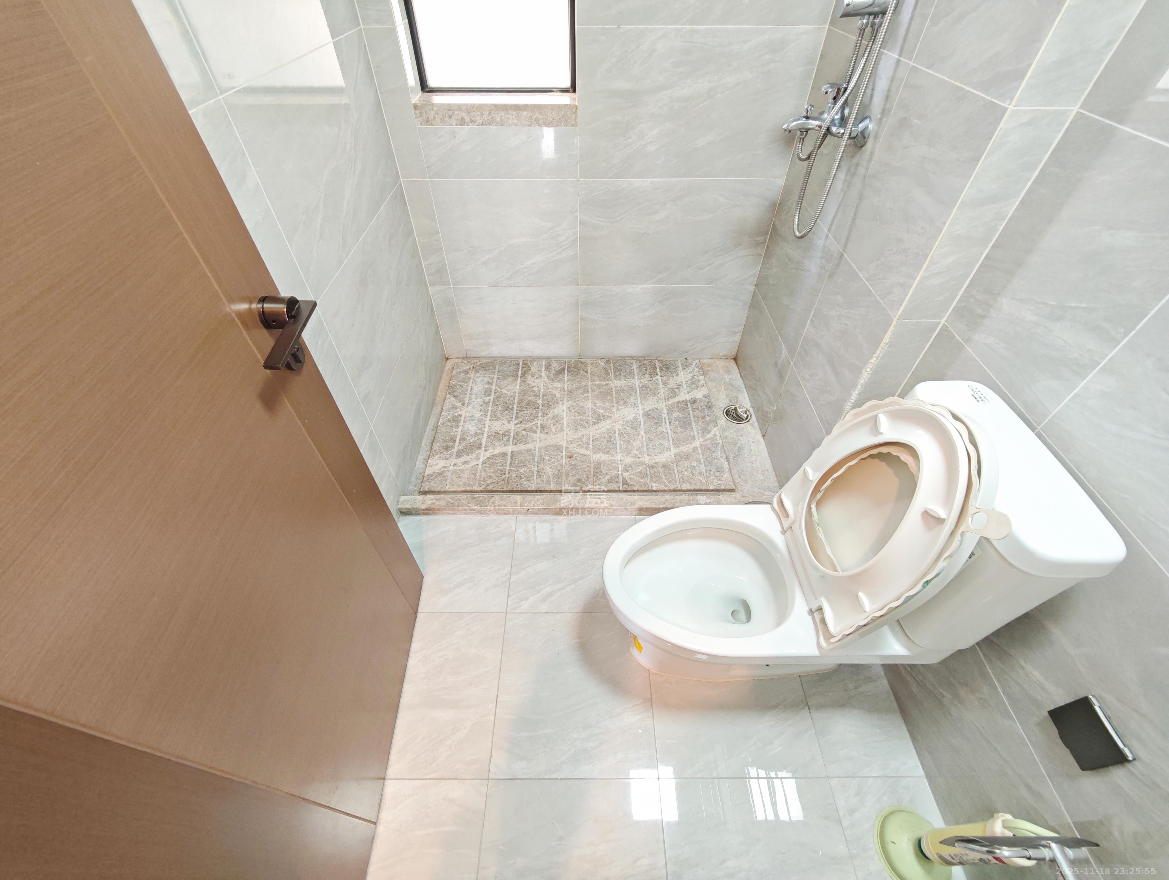 万科魅力之城天阔里 3室2厅2卫 110.0万 万科魅力之城天阔里 3室2厅2卫 110.0万卫生间