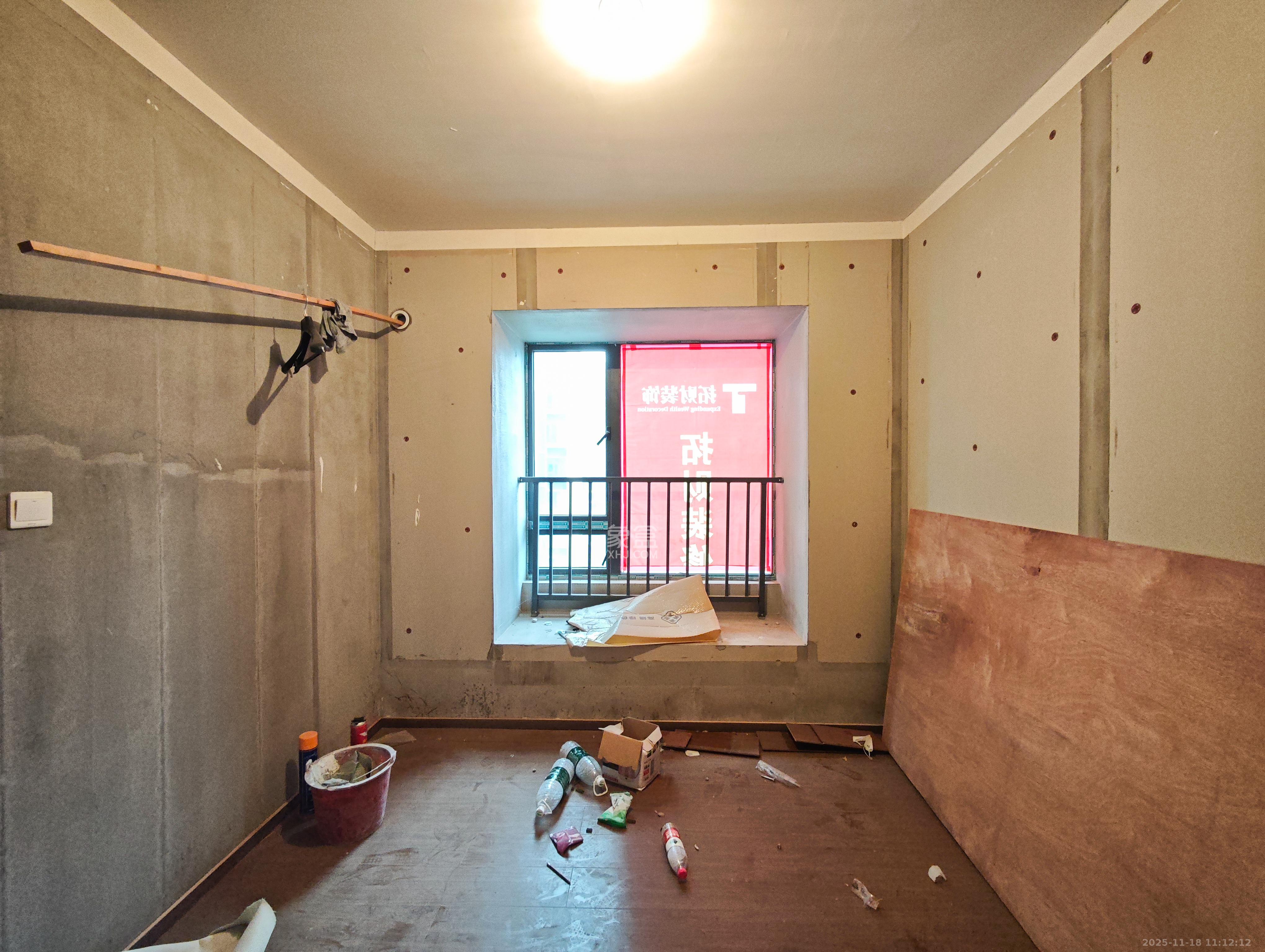 长房岭秀时代 4室2厅2卫 118.0万 长房岭秀时代 4室2厅2卫 118.0万卧室