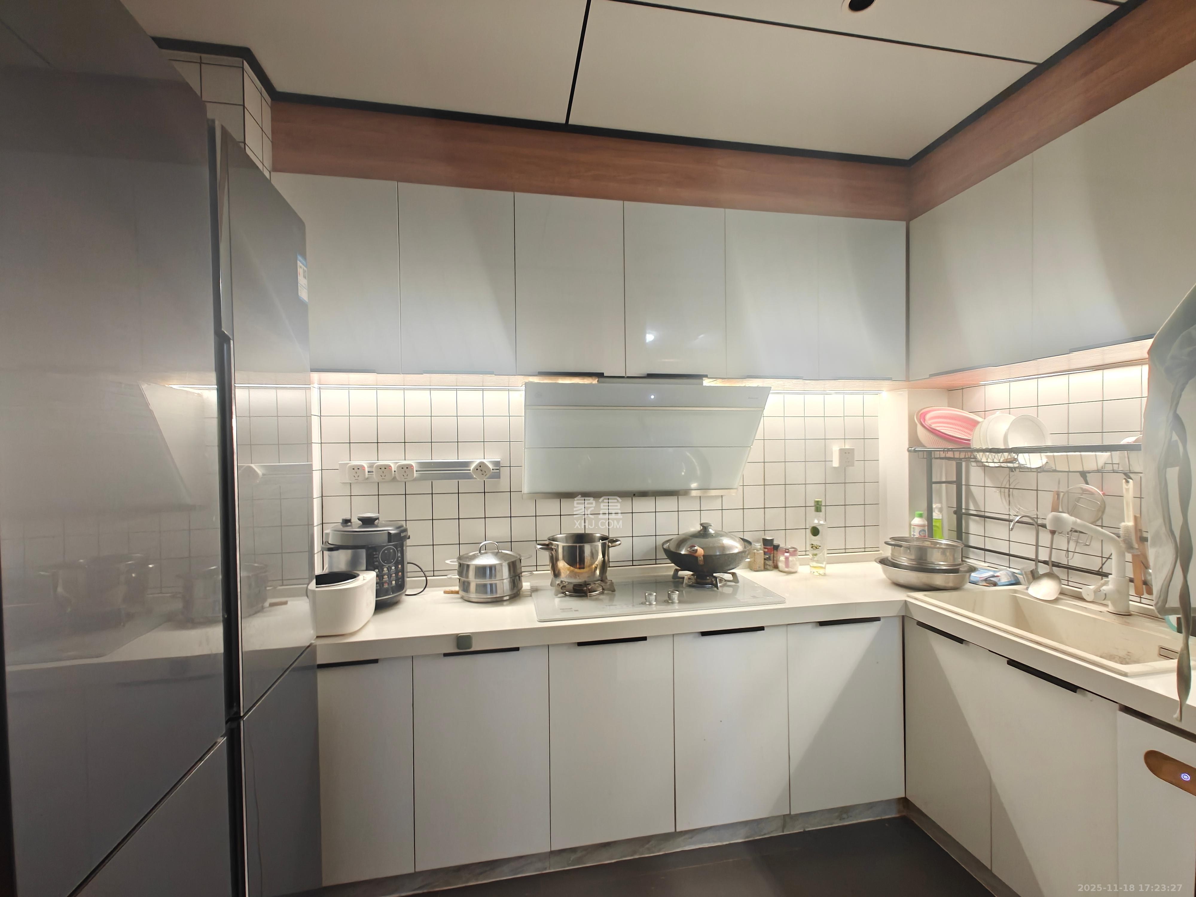 长房东旭国际  3室2厅1卫    3200.0元/月