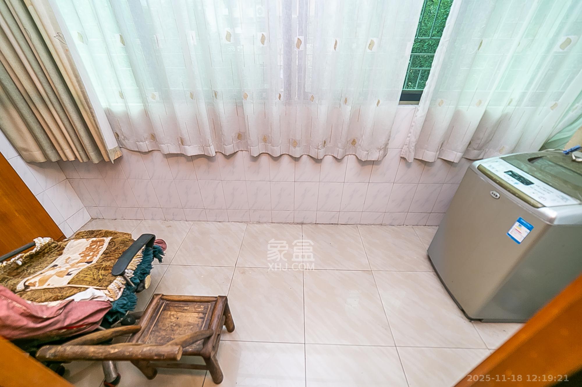 长征花园 3室2厅2卫 78.0万 长征花园 3室2厅2卫 78.0万阳台