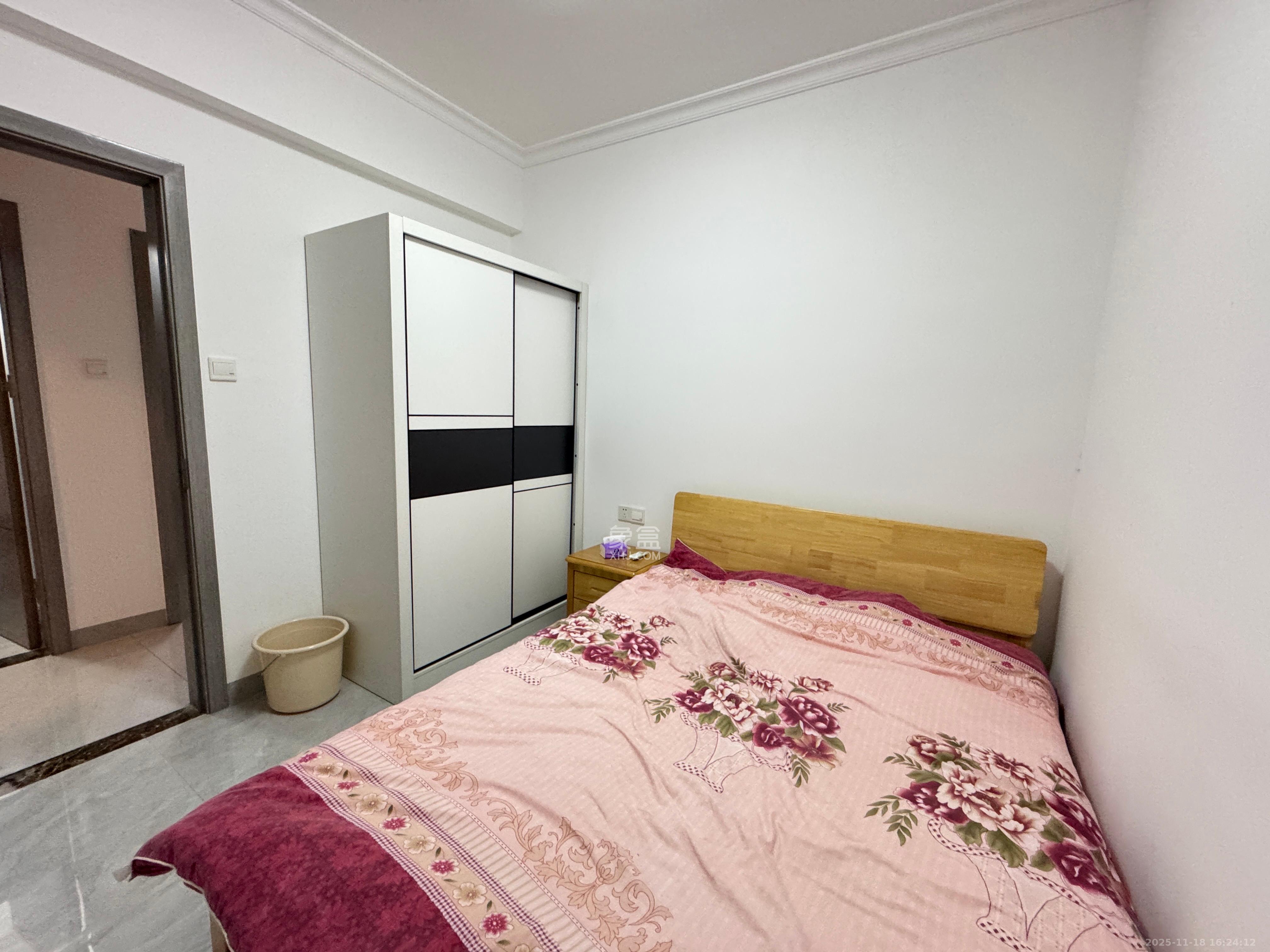 振业城三期  4室2厅1卫    3200.0元/月室内图