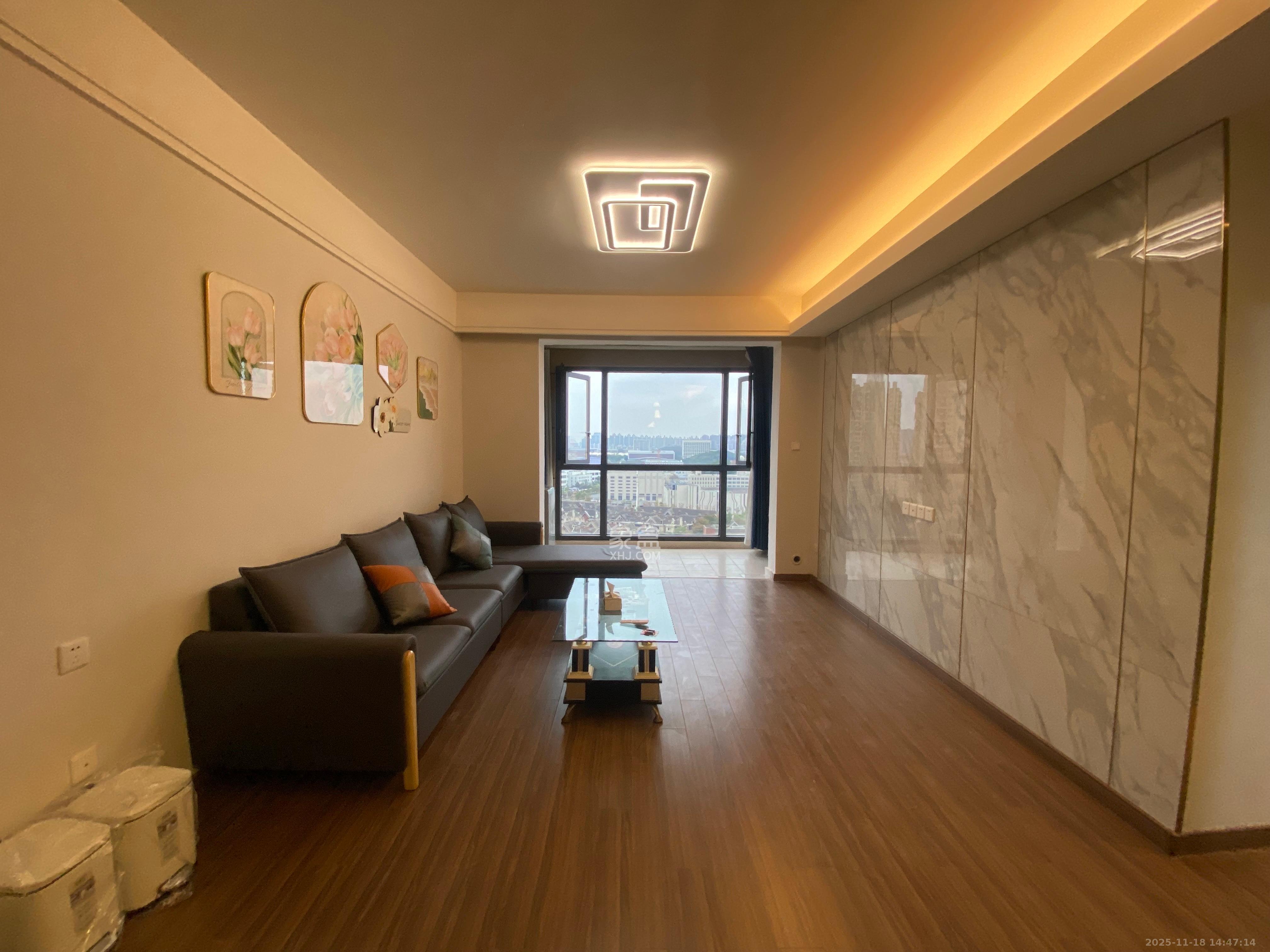 保利香槟国际  3室2厅1卫    1900.0元/月室内图