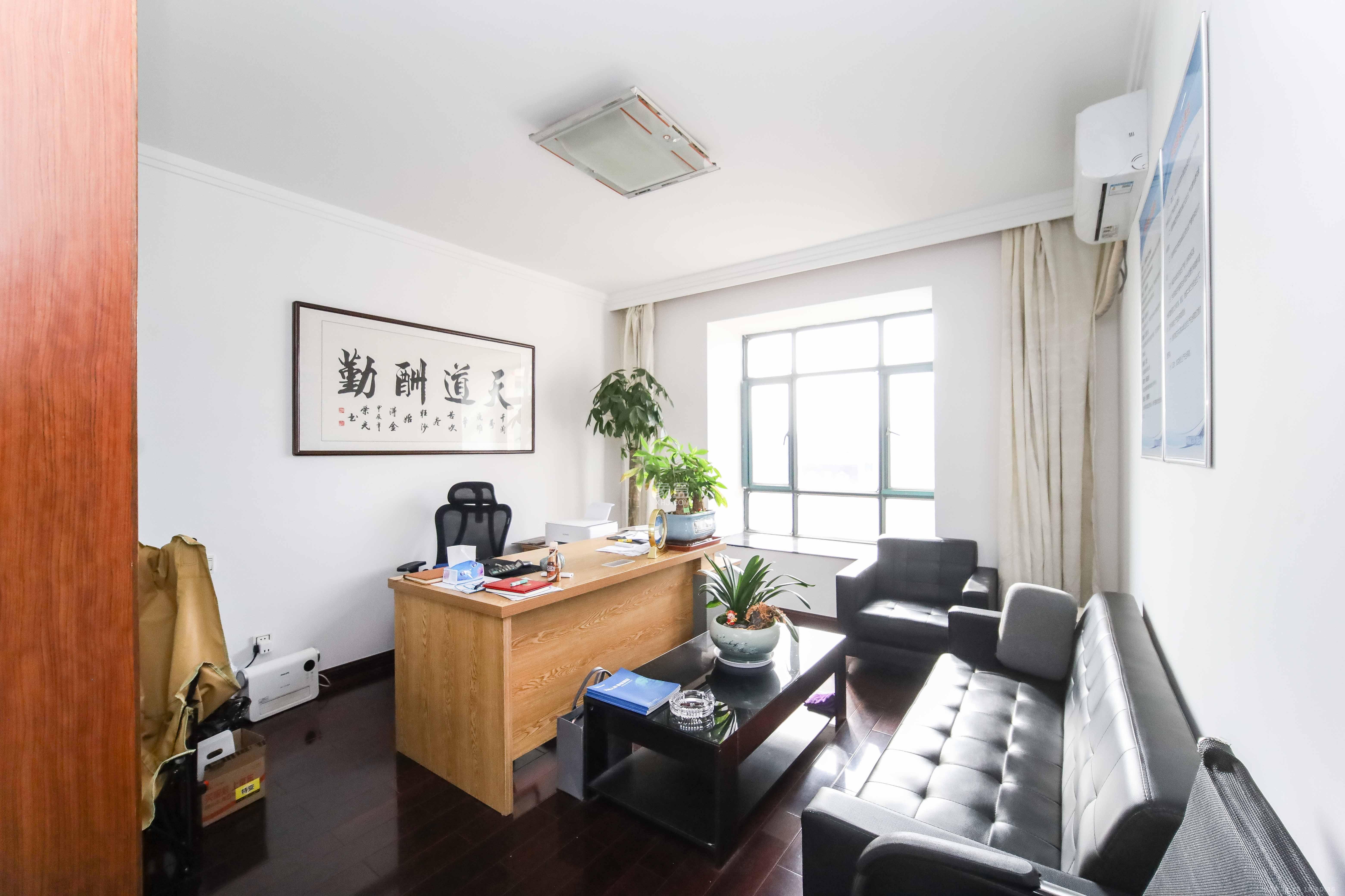 世嘉国际华城  4室2厅2卫    152.0万卧室