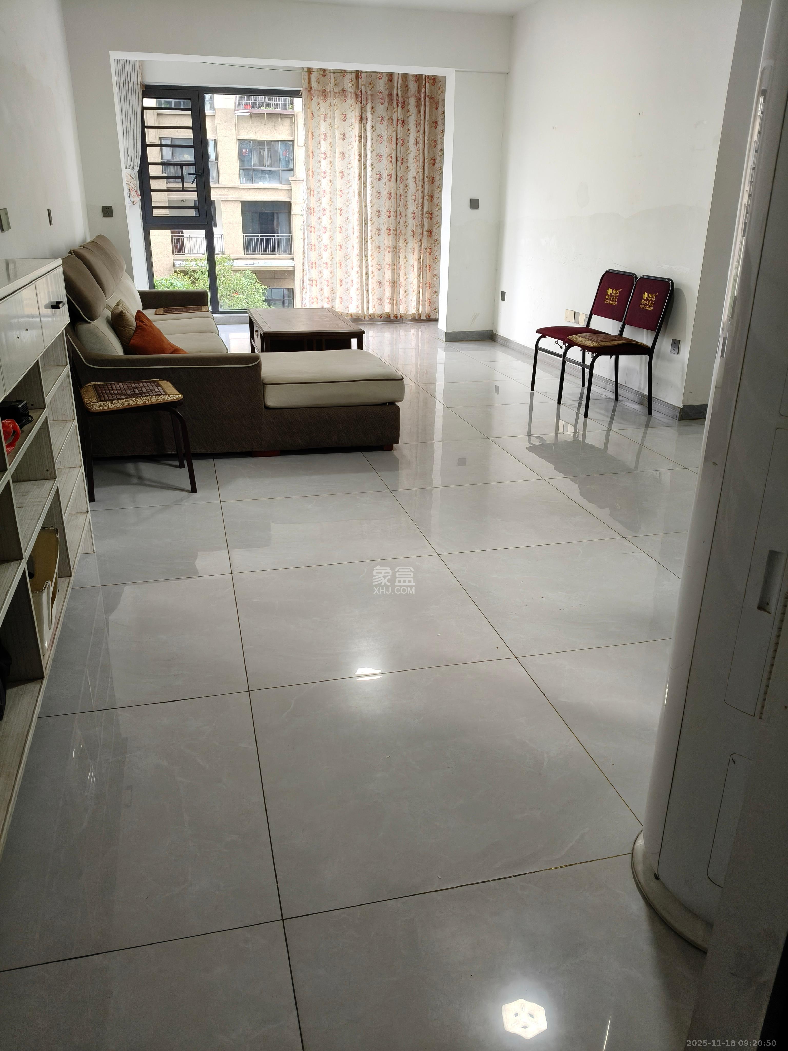 财汇新天地（财汇商务广场）  4室2厅2卫    2200.0元/月