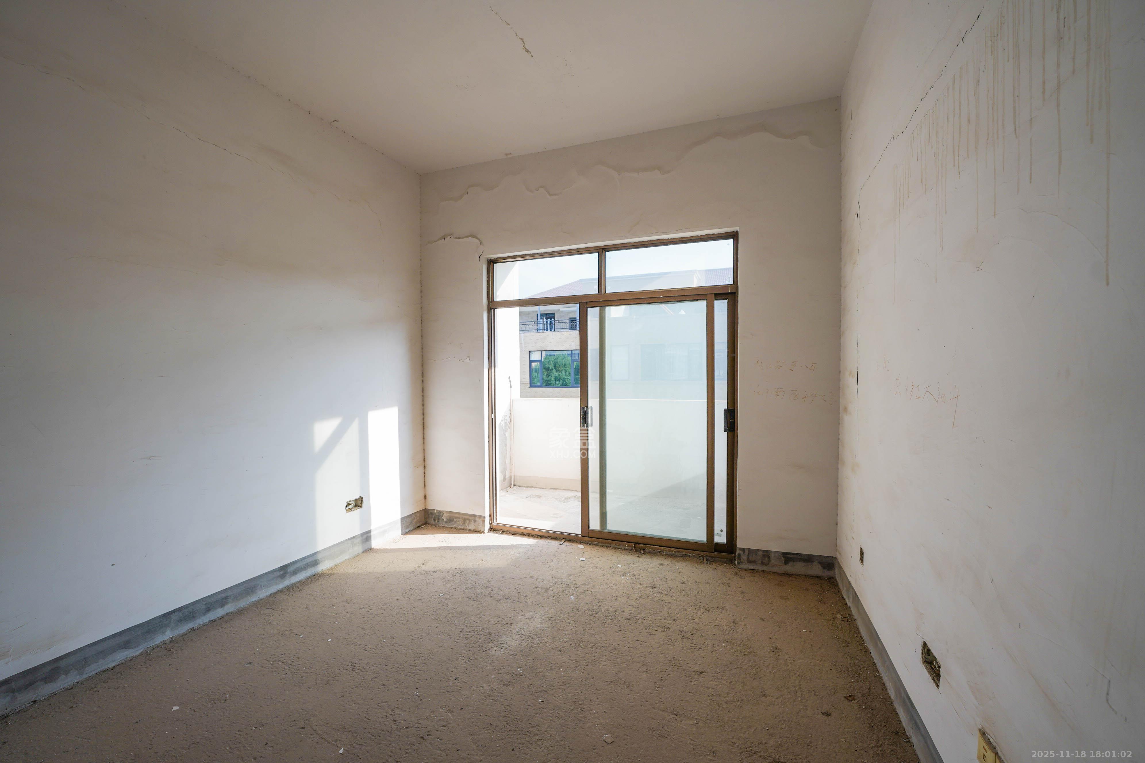 金汇园（鄱馨苑、省国税局单位房）  6室2厅3卫    482.8万卧室