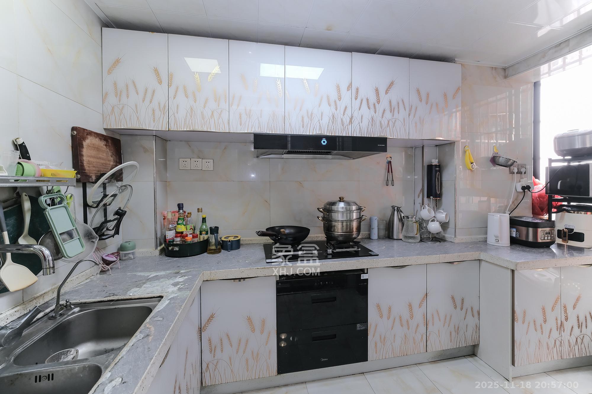 盛地尊域  3室2厅2卫    75.0万厨房