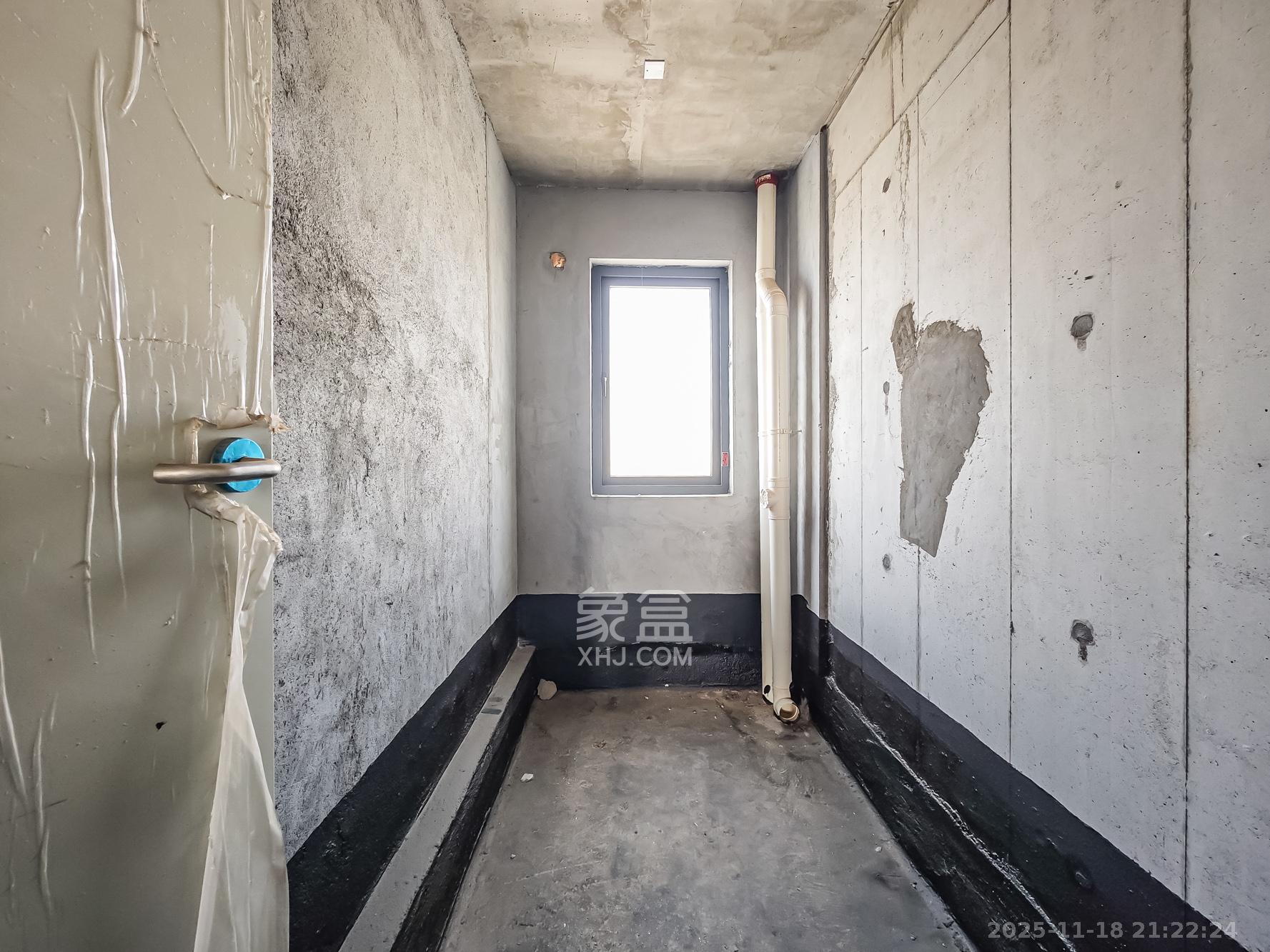 秀峰一品  4室2厅2卫    130.0万卫生间