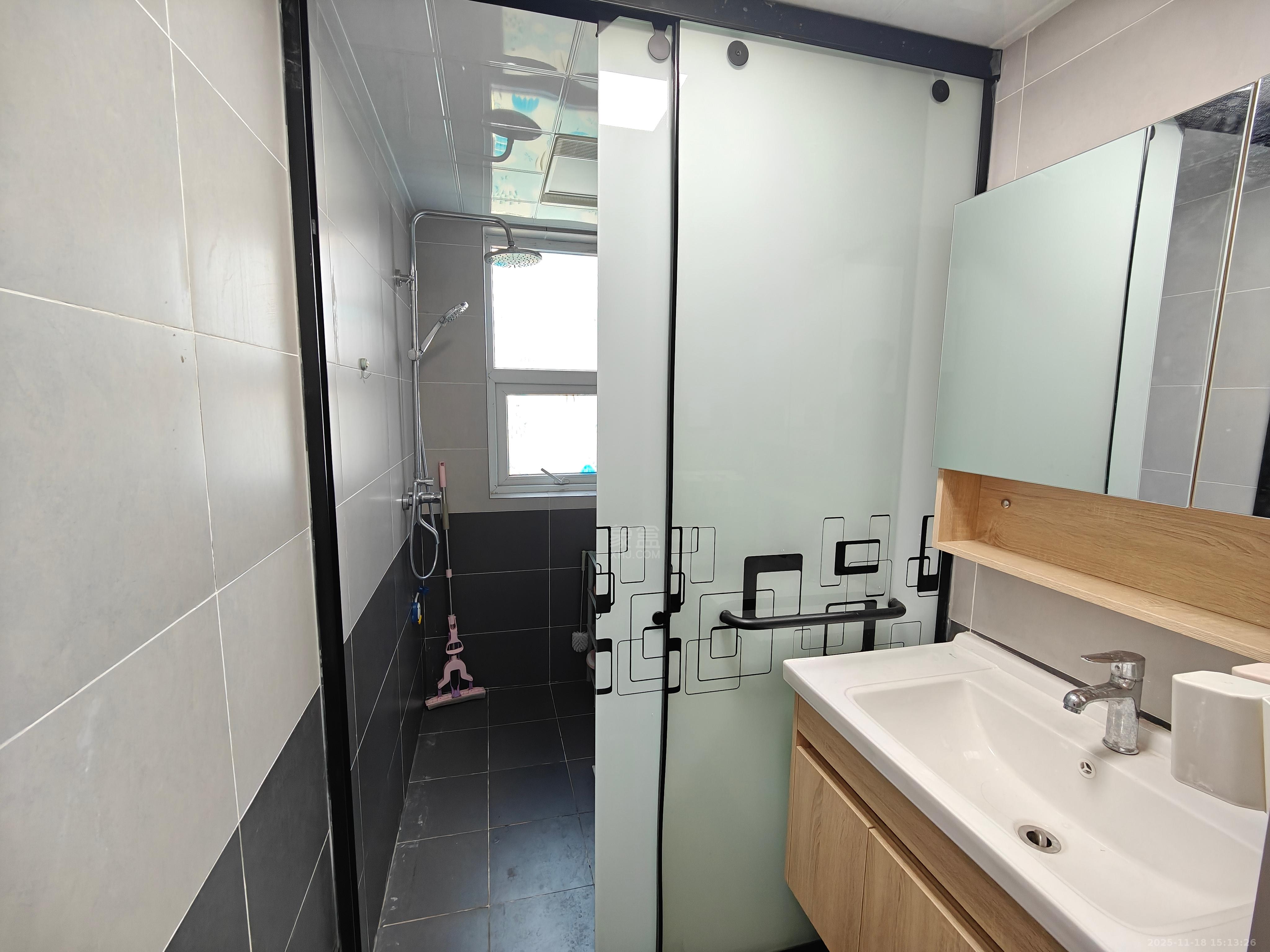 美的城四期  3室2厅2卫    2000.0元/月室内图