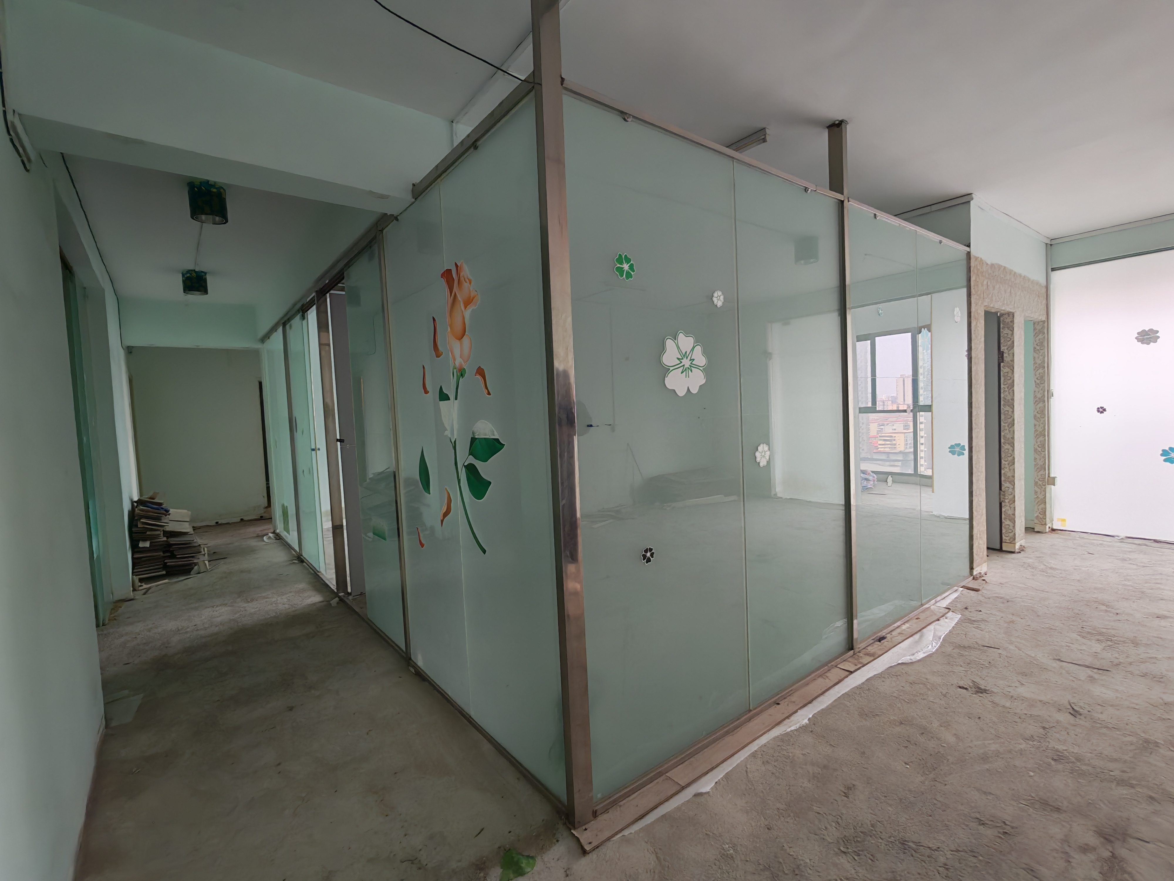 丽天名园 1室0厅0卫 2500.0元/月 丽天名园 1室0厅0卫 2500.0元/月室内图