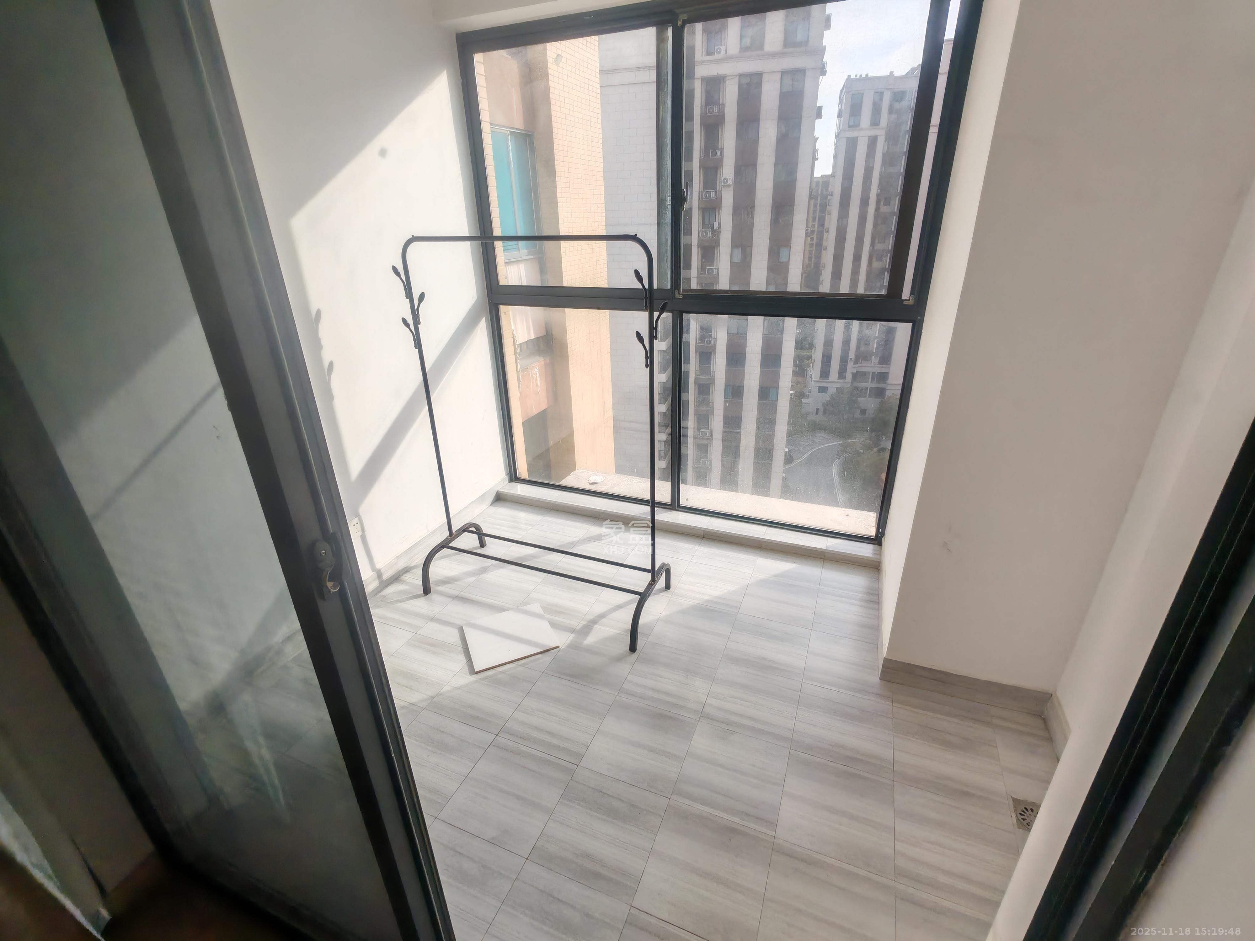 嘉福长安郡(融信澜悦、嘉福好美家园) 3室2厅2卫 2000.0元/月 嘉福长安郡(融信澜悦、嘉福好美家园) 3室2厅2卫 2000.0元/月室内图