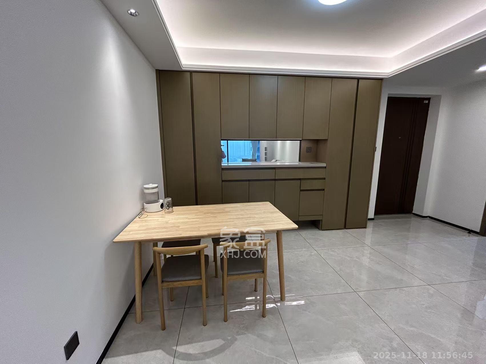 长房悦香山 3室2厅2卫 3300.0元/月 长房悦香山 3室2厅2卫 3300.0元/月室内图