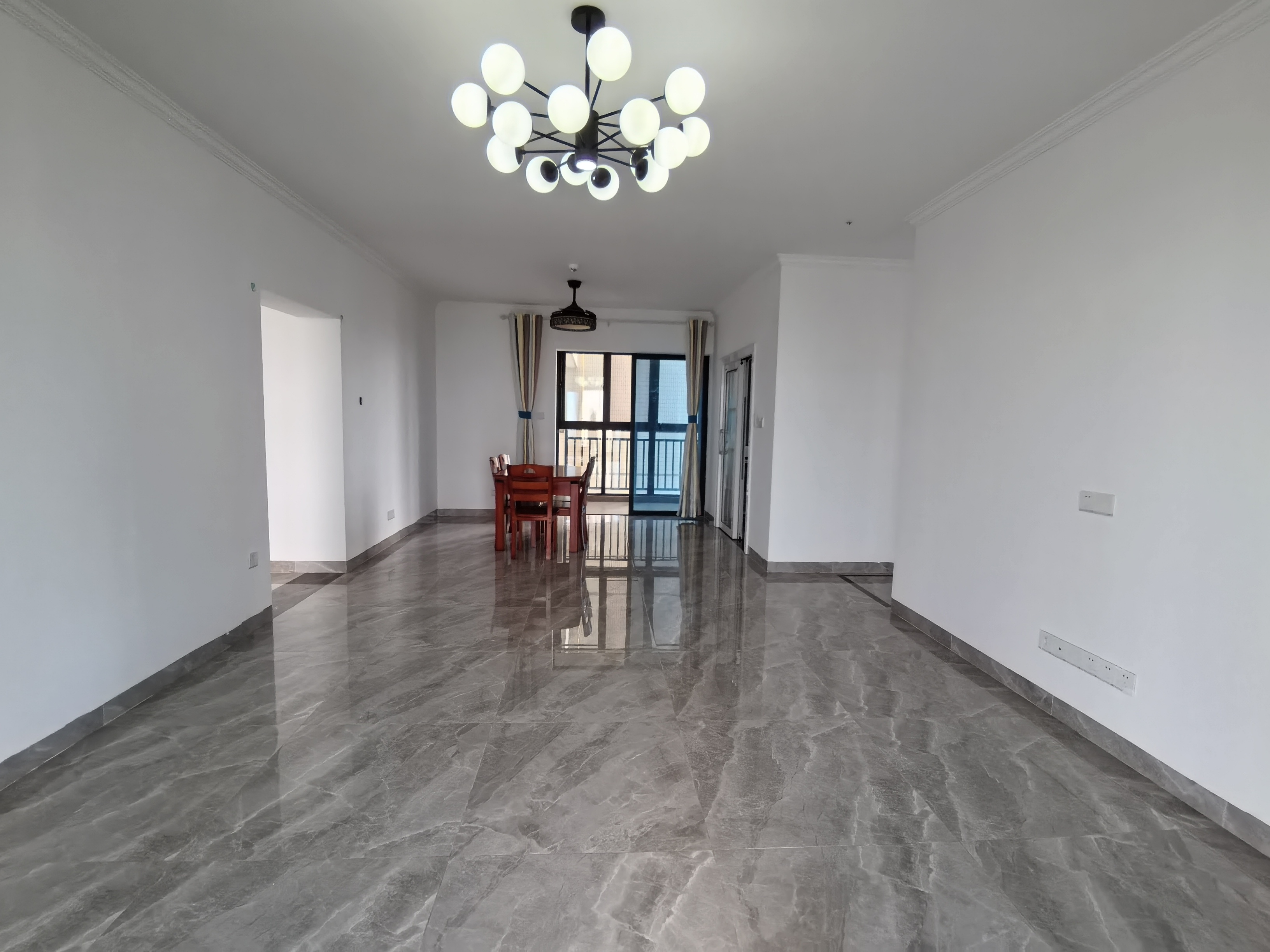 椰海家园一期  3室2厅2卫    3300.0元/月室内图