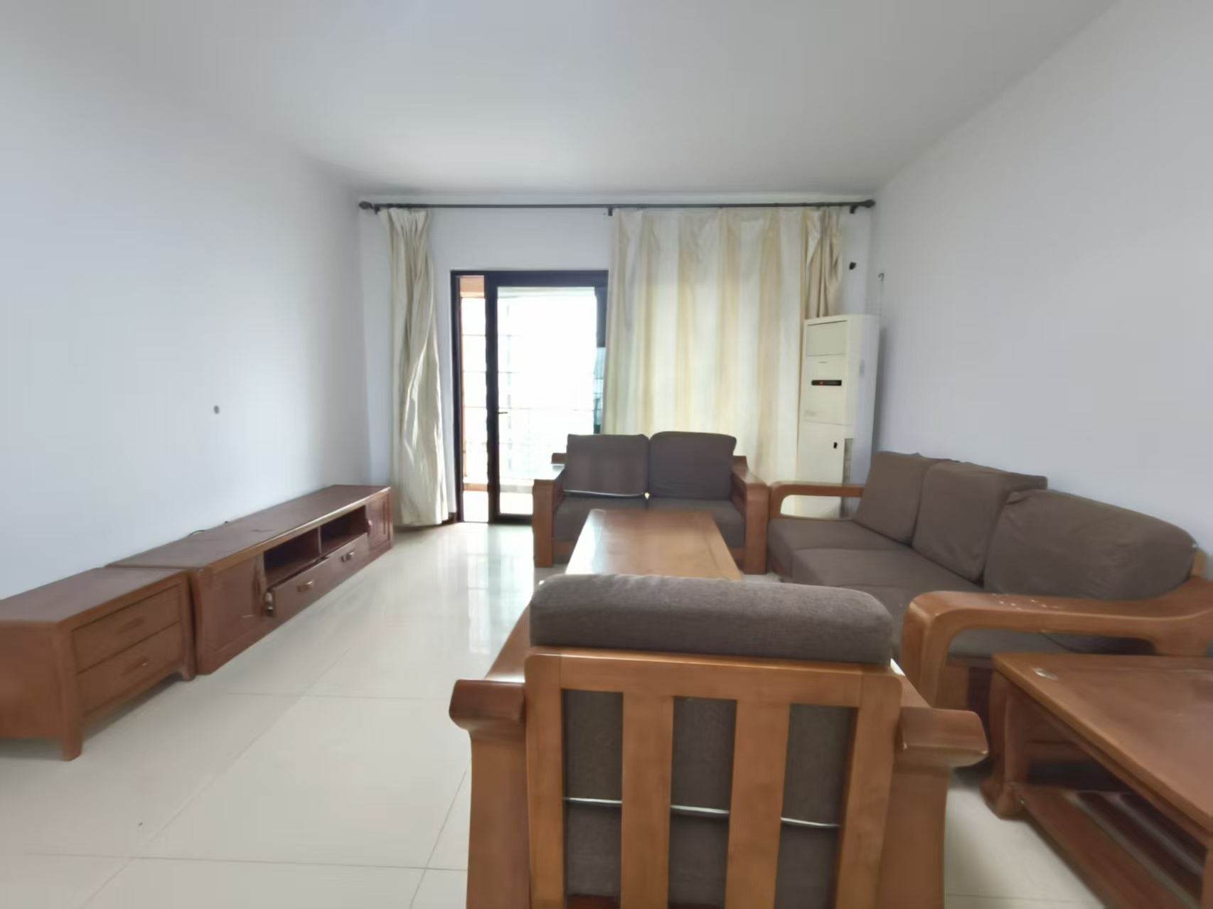 滨海豪庭  3室2厅2卫    4500.0元/月室内图