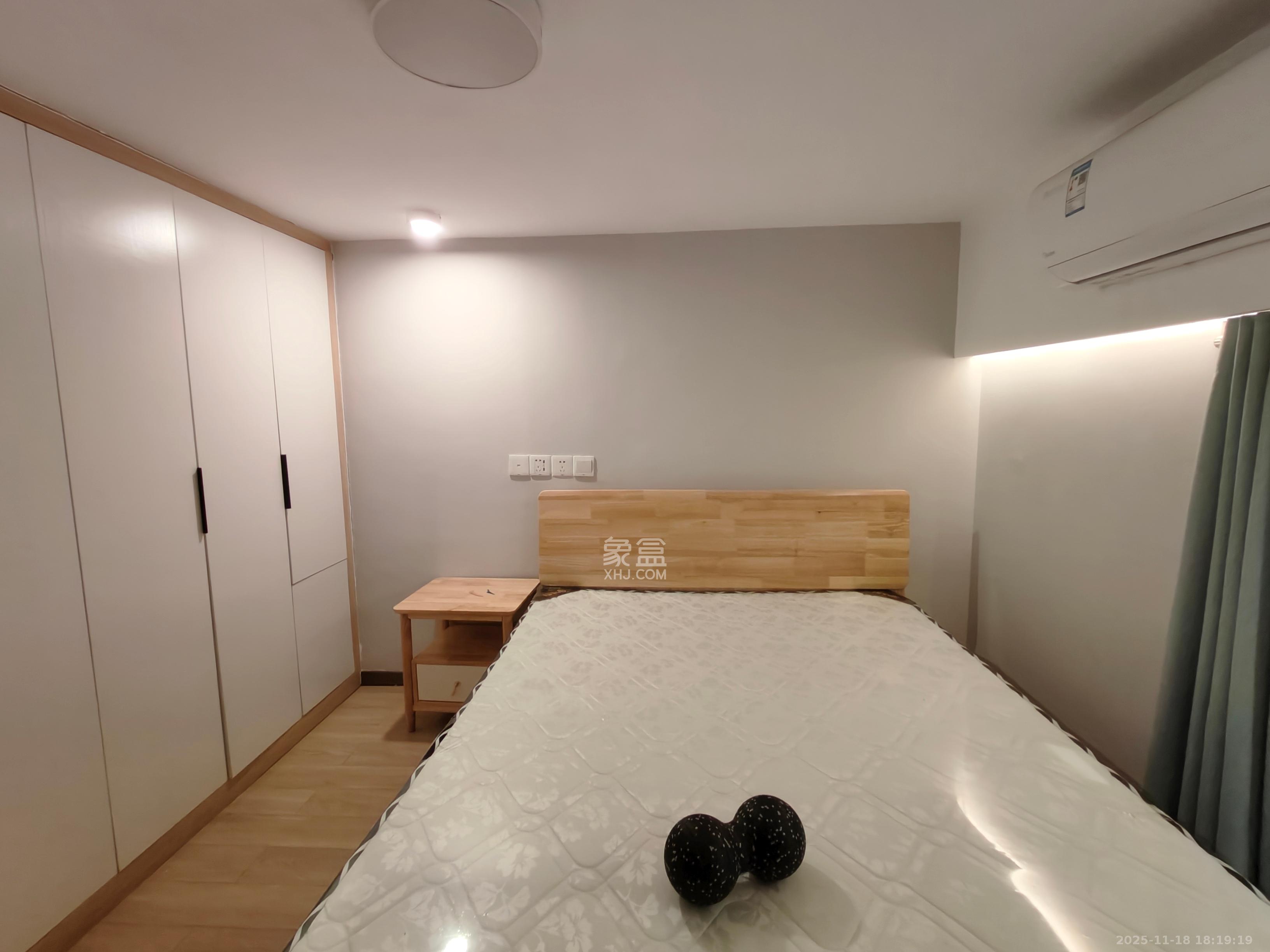 时代年华  3室2厅2卫    1900.0元/月室内图