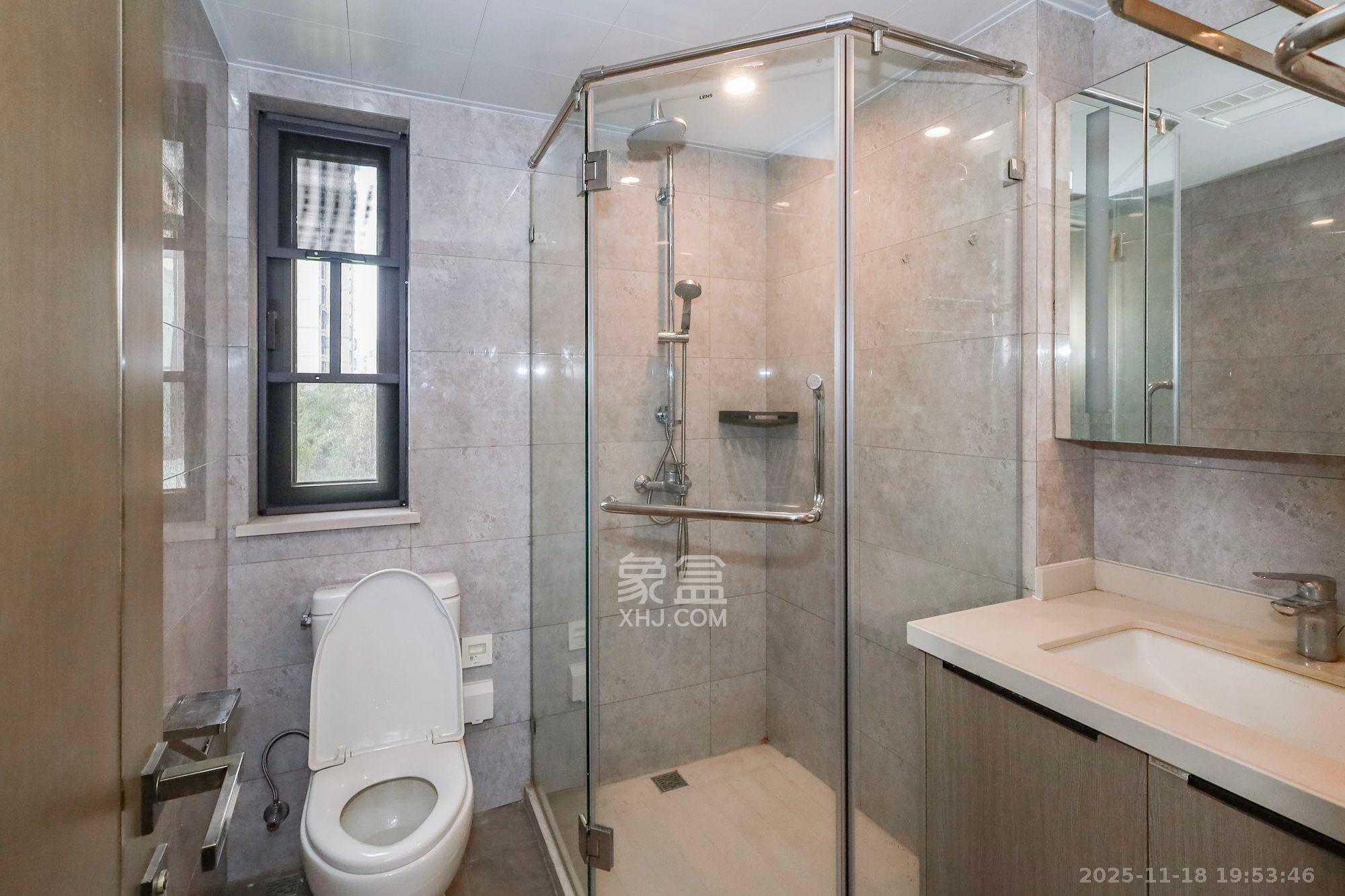 龙湖铂金中心(龙湖春江郦城) 3室2厅2卫 4800.0元/月 龙湖铂金中心(龙湖春江郦城) 3室2厅2卫 4800.0元/月室内图