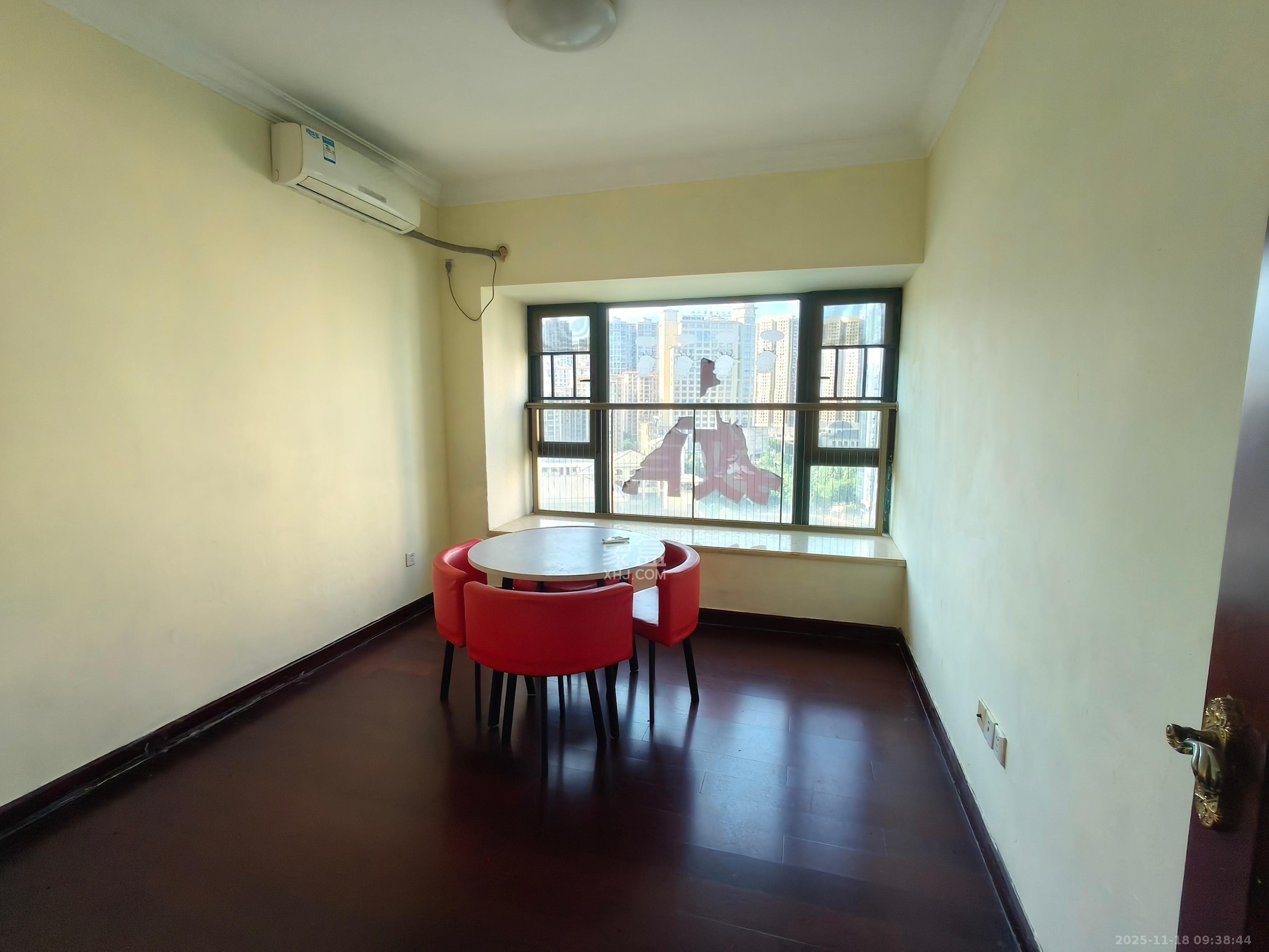 恒大城  4室2厅2卫    2600.0元/月室内图