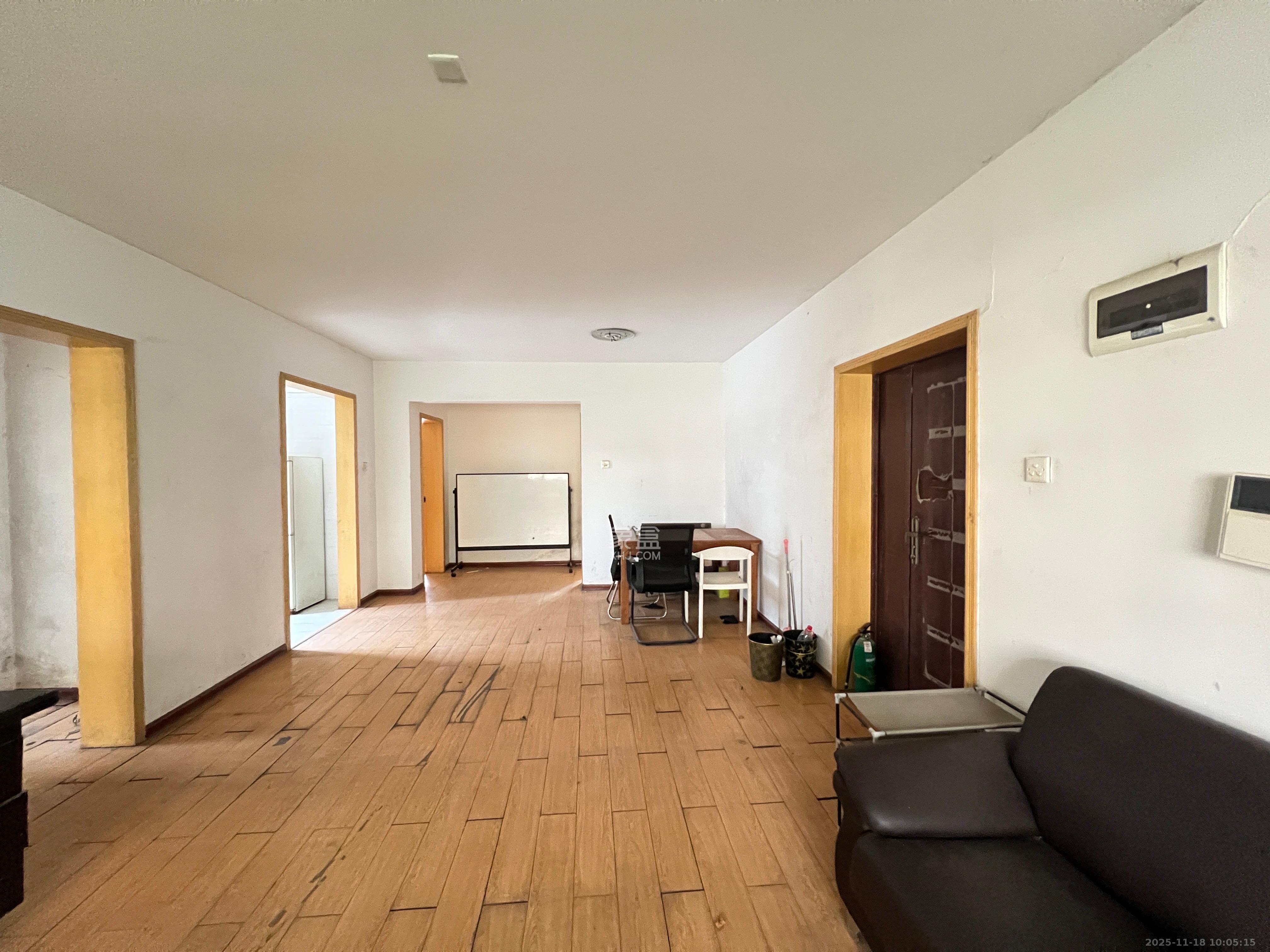 香溢豪庭  3室2厅2卫    2200.0元/月室内图