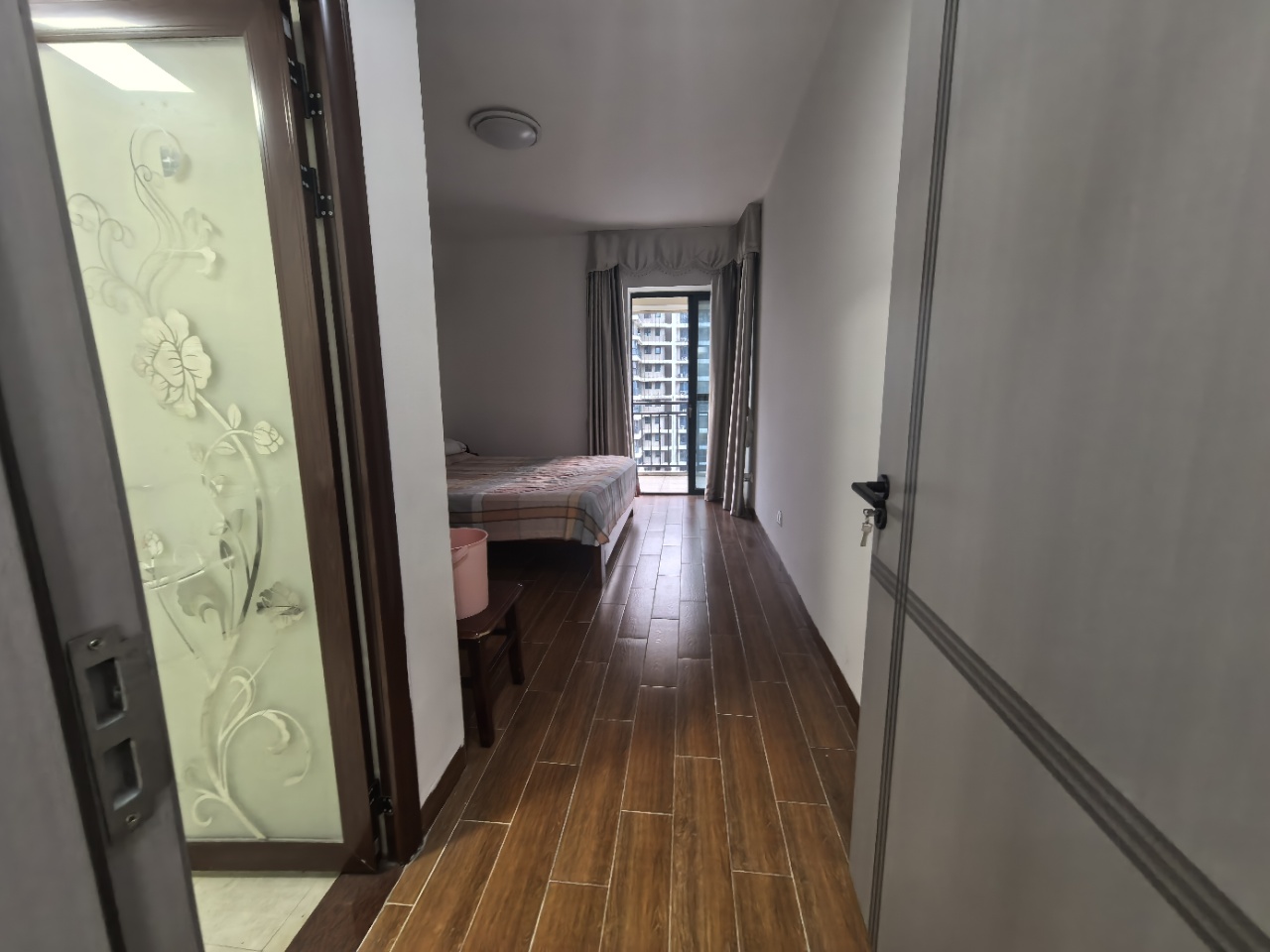 晨晖帝景  1室0厅0卫    2300.0元/月