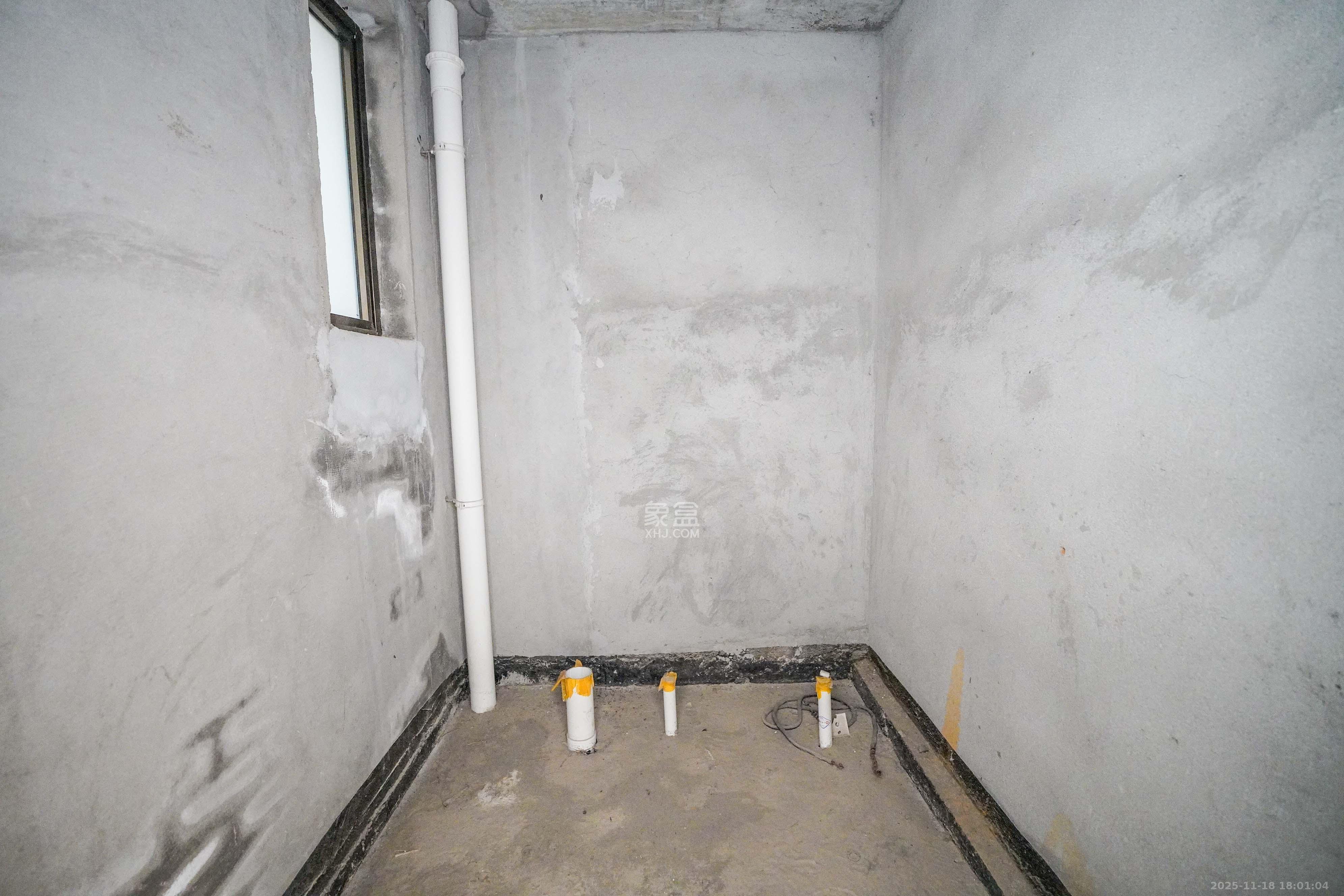 金汇园（鄱馨苑、省国税局单位房）  6室2厅3卫    482.8万卫生间