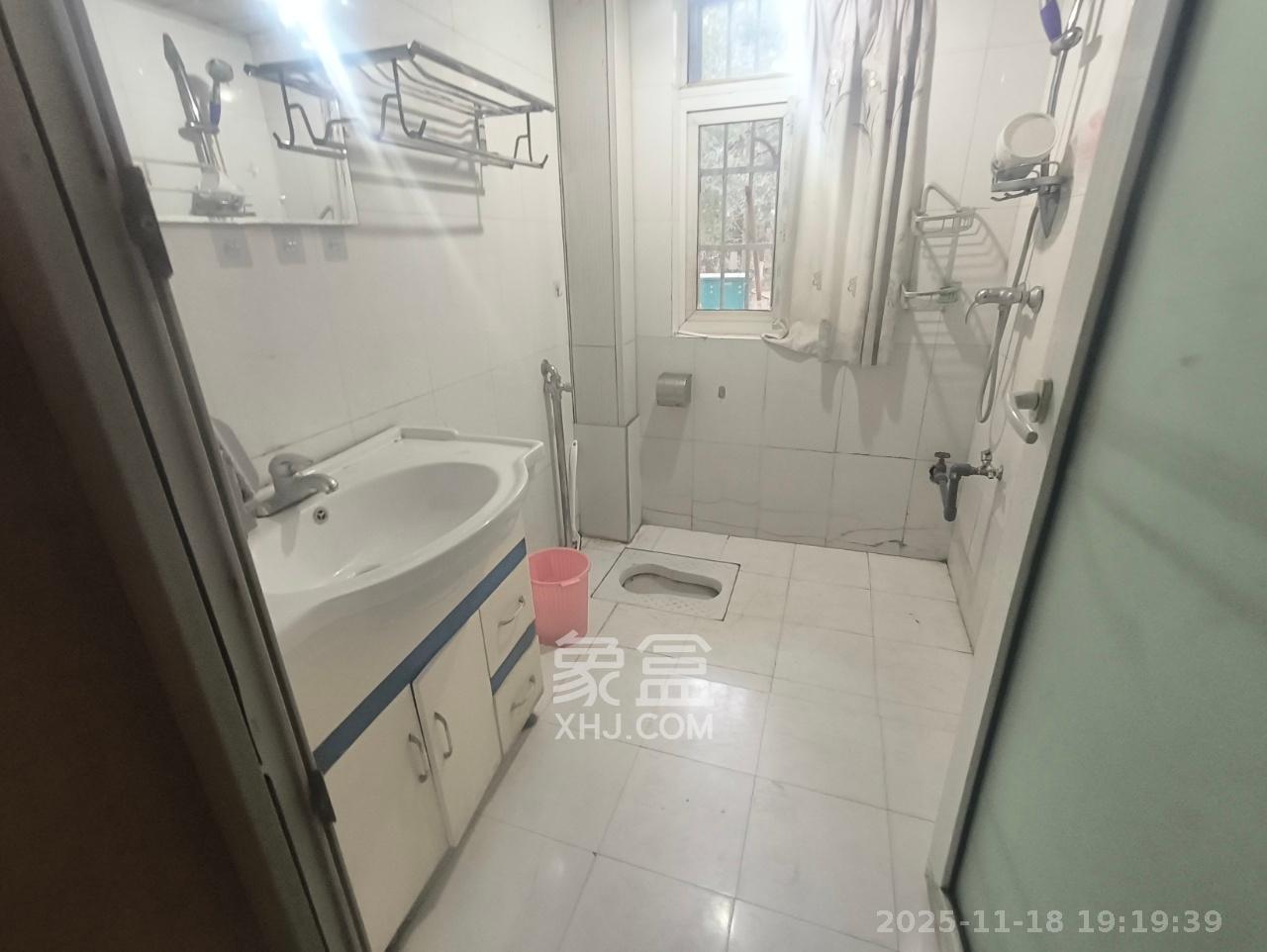 枫华府第 2室2厅1卫 1300.0元/月 枫华府第 2室2厅1卫 1300.0元/月室内图