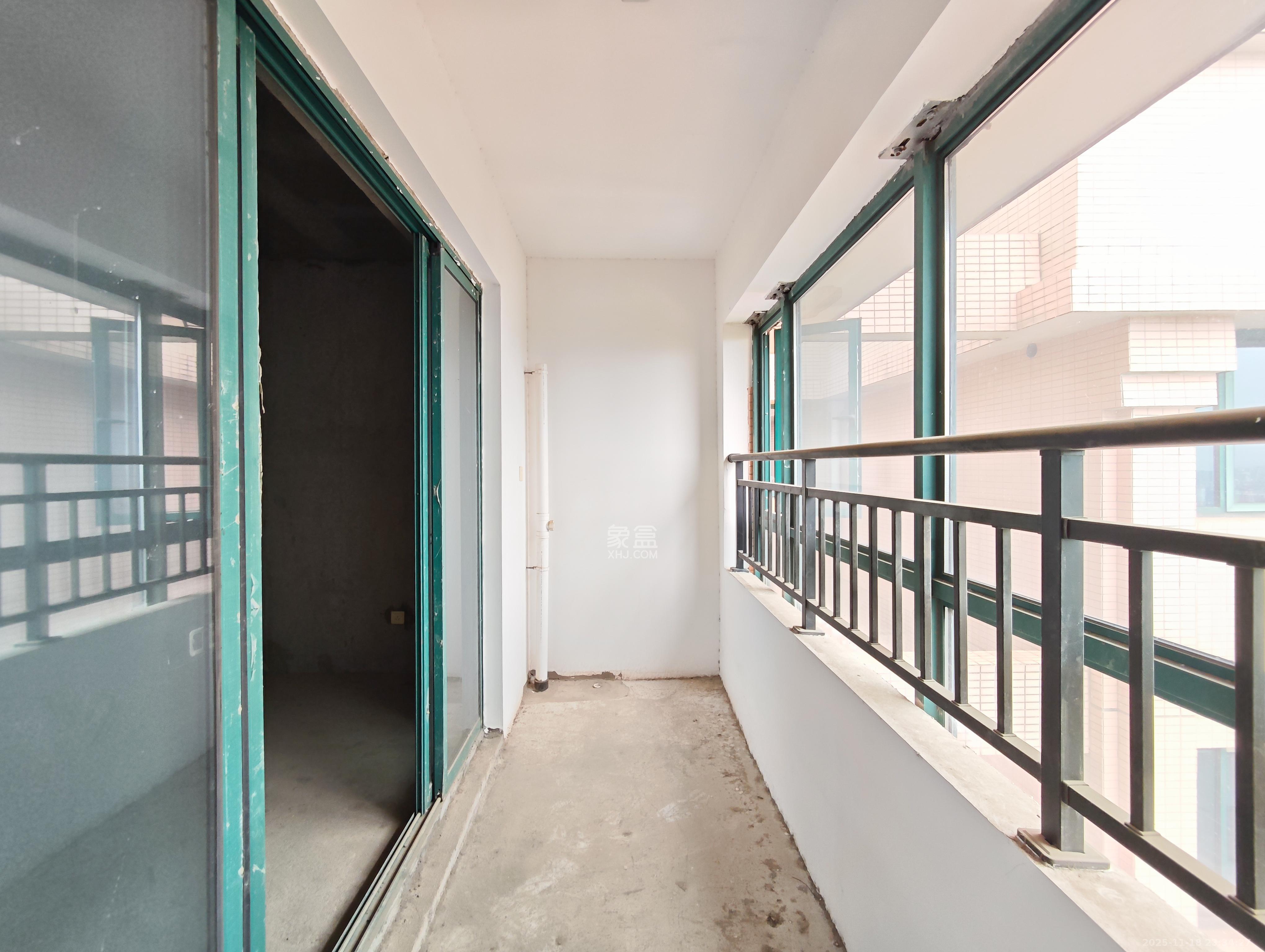 博长山水香颐 4室2厅2卫 69.8万 博长山水香颐 4室2厅2卫 69.8万阳台