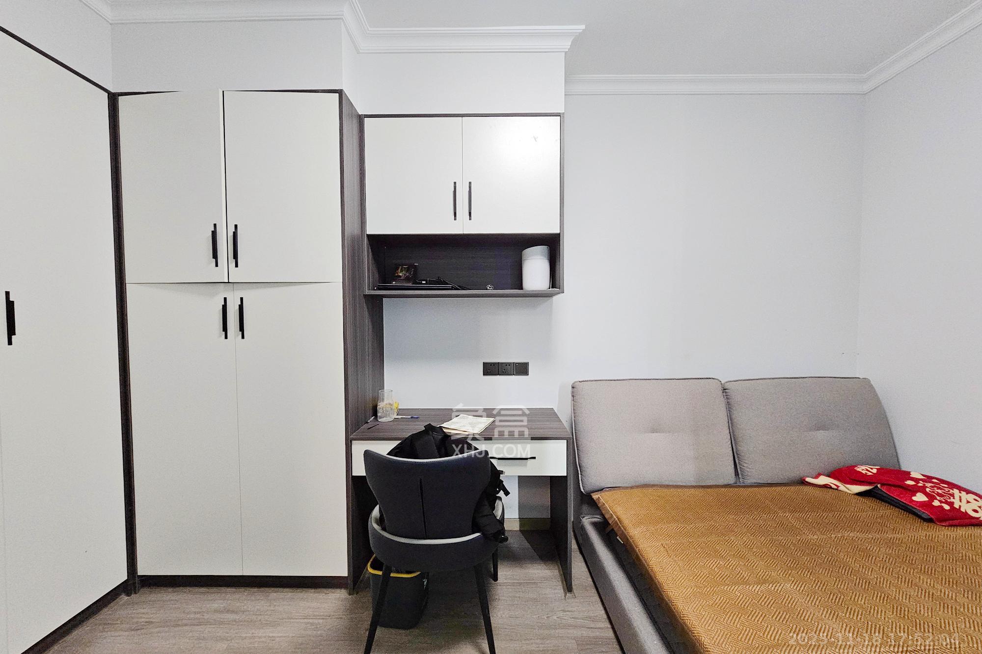 长房东旭国际 3室2厅1卫 110.0万 长房东旭国际 3室2厅1卫 110.0万卧室