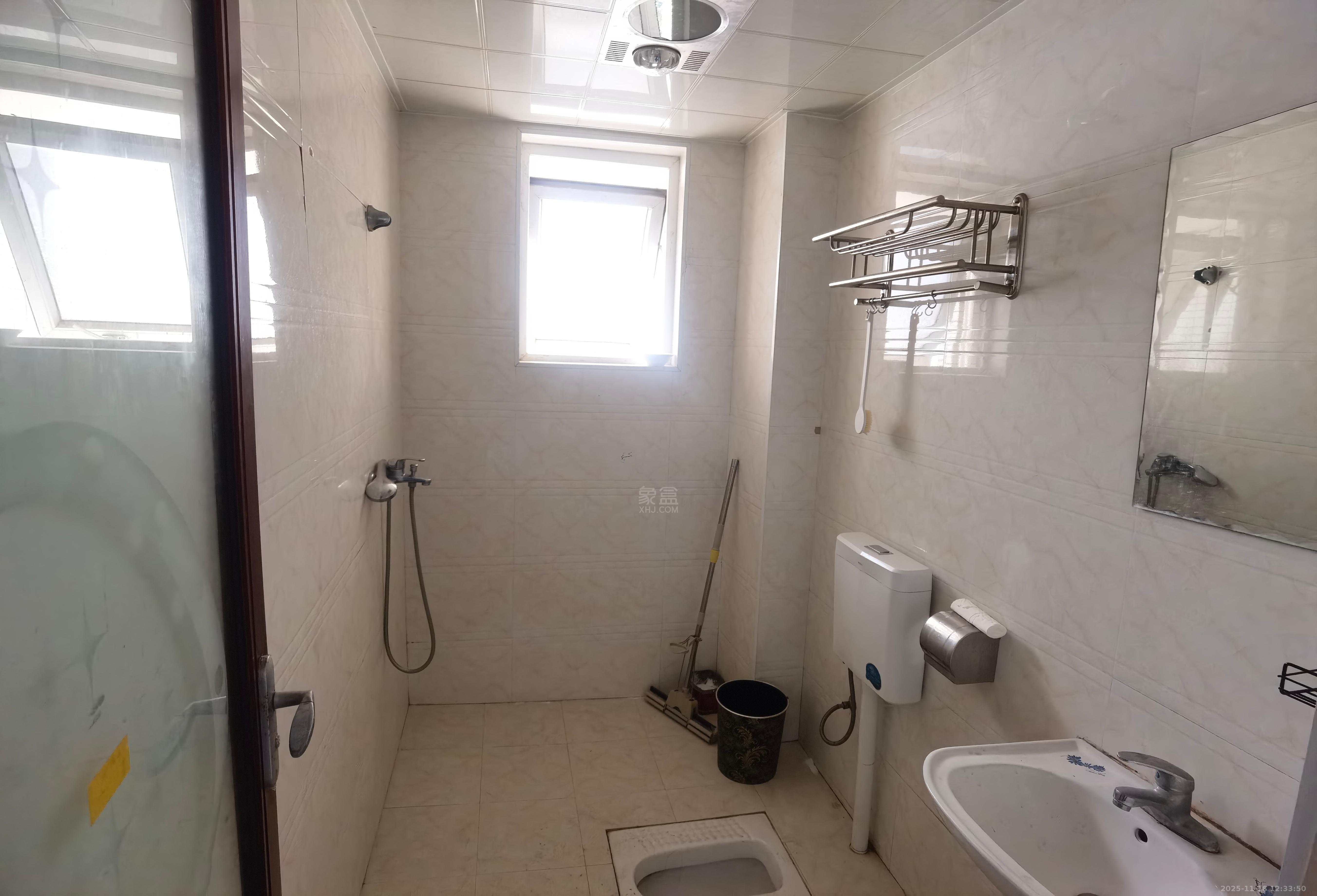 美的城三期  3室2厅2卫    1500.0元/月室内图