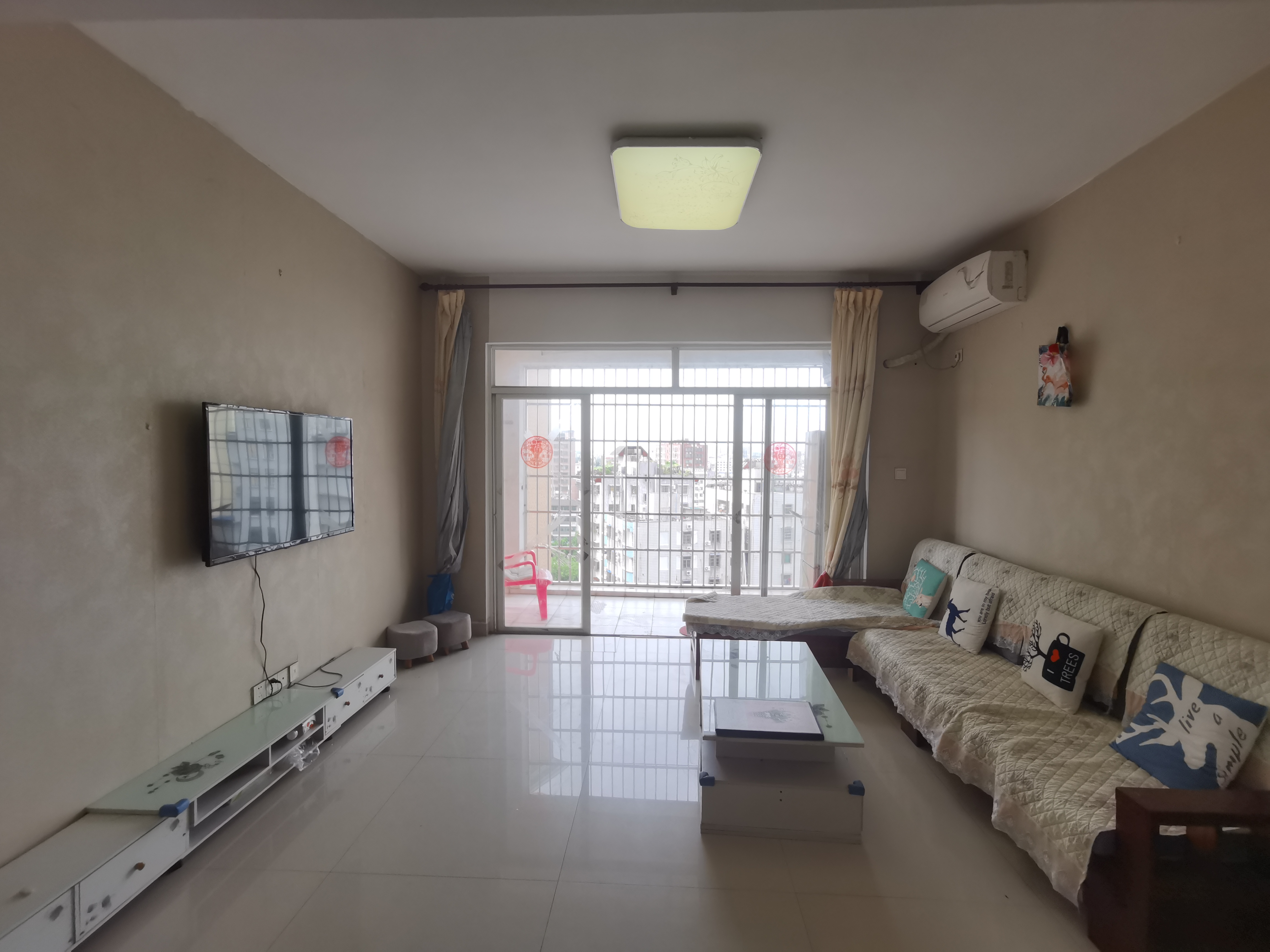 帝和华庭  1室2厅1卫    2000.0元/月