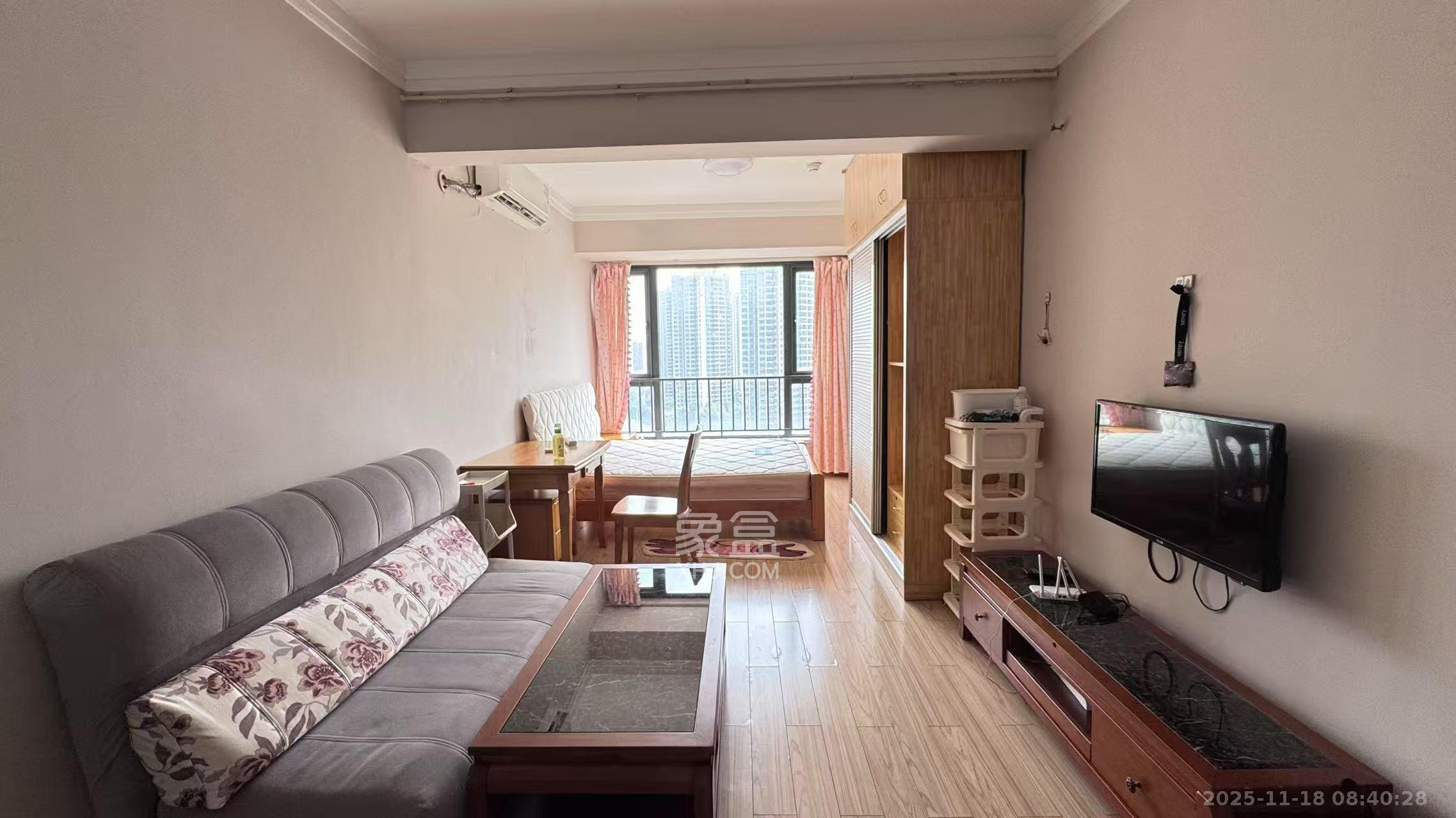 藏珑湖上国际花园  1室1厅1卫    1700.0元/月室内图