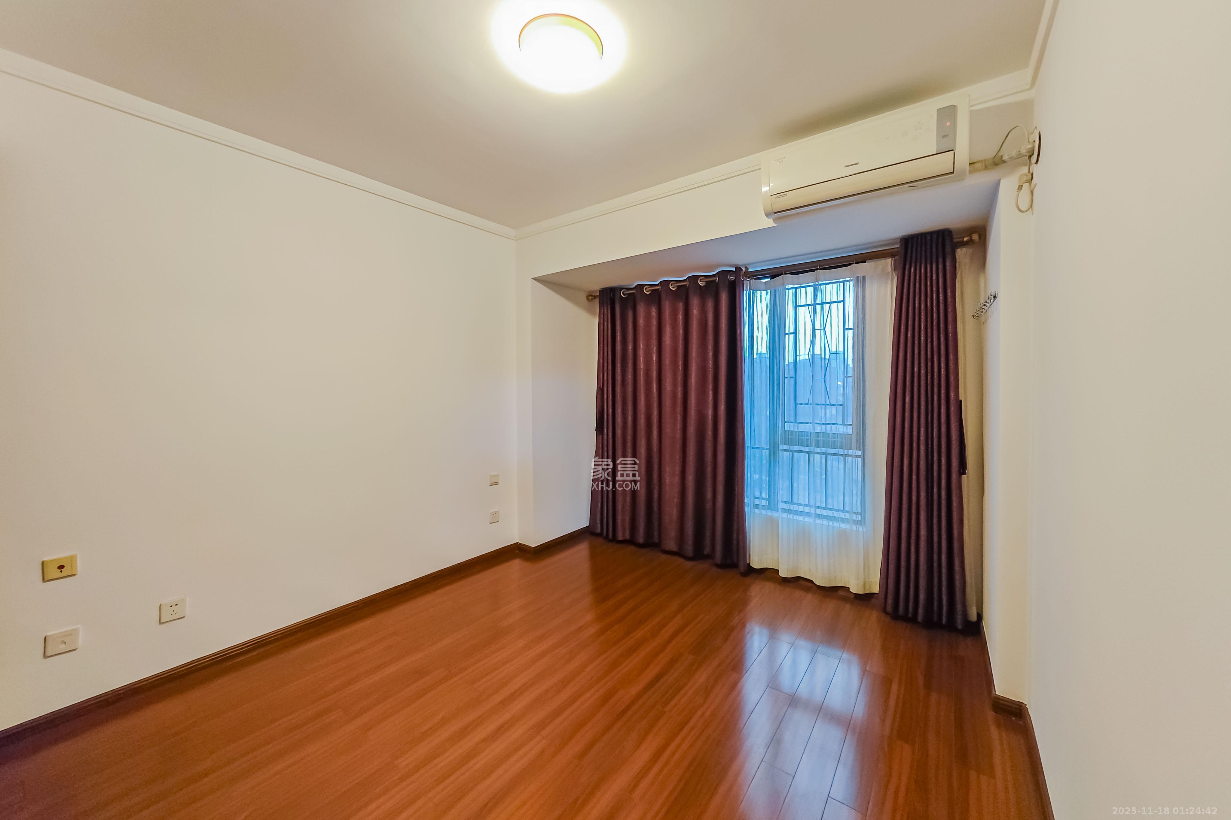 万科金域华府一期  3室2厅1卫    105.0万其他