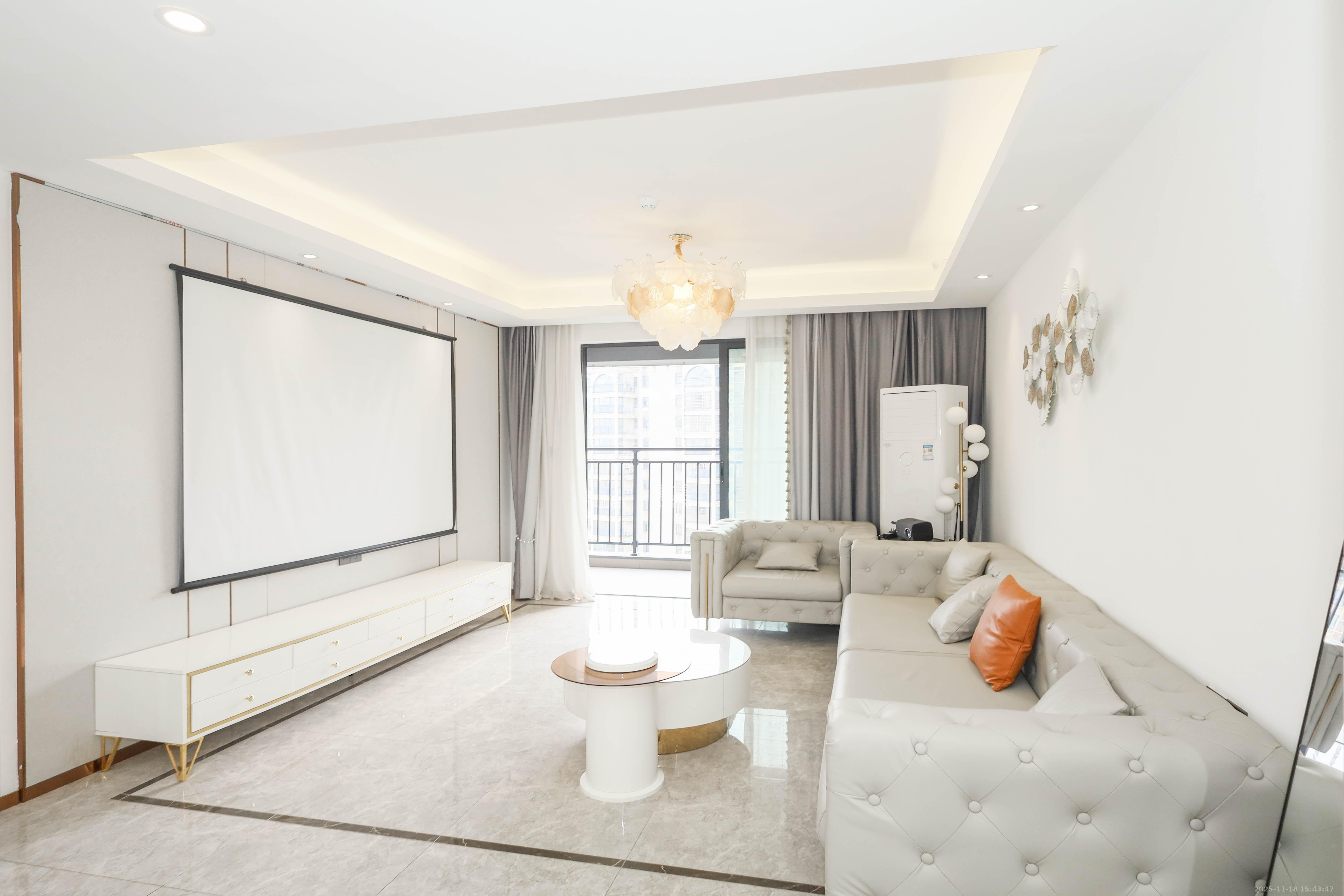 梅溪悦章  4室2厅2卫    135.0万客厅