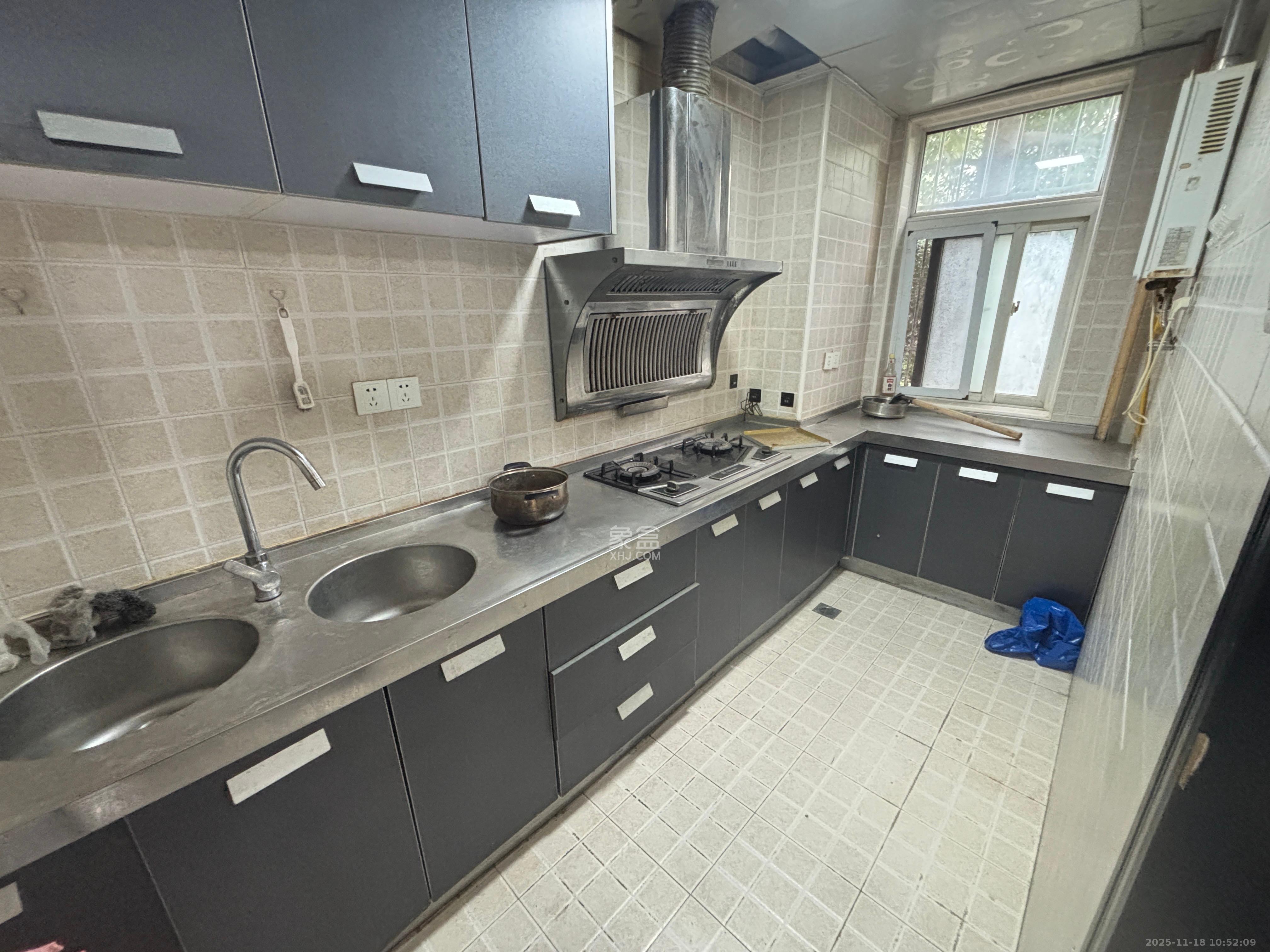 富景园  3室2厅2卫    2500.0元/月