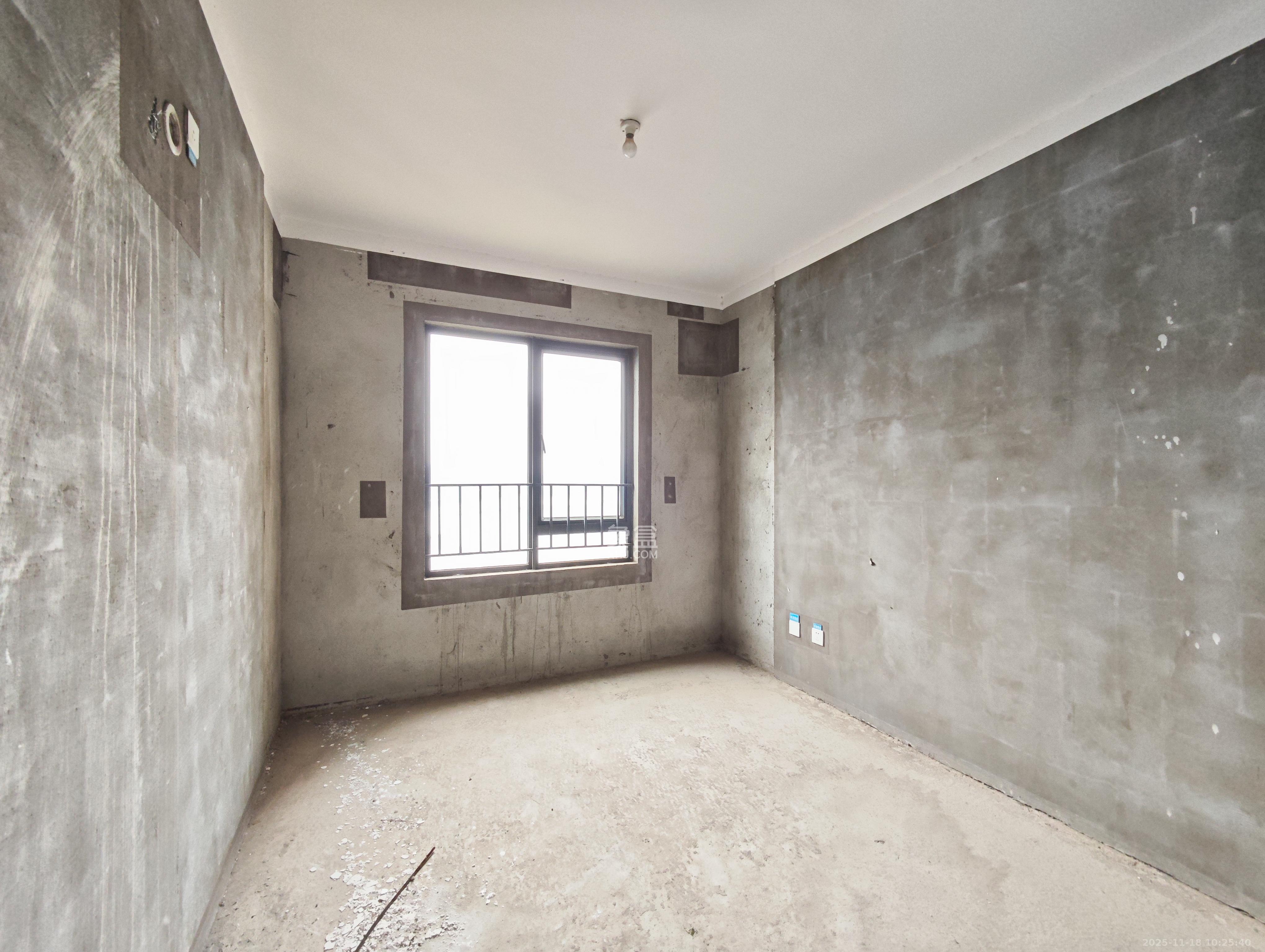 保利城（中航城国际社区、郡原美村）  4室2厅2卫    95.0万卧室