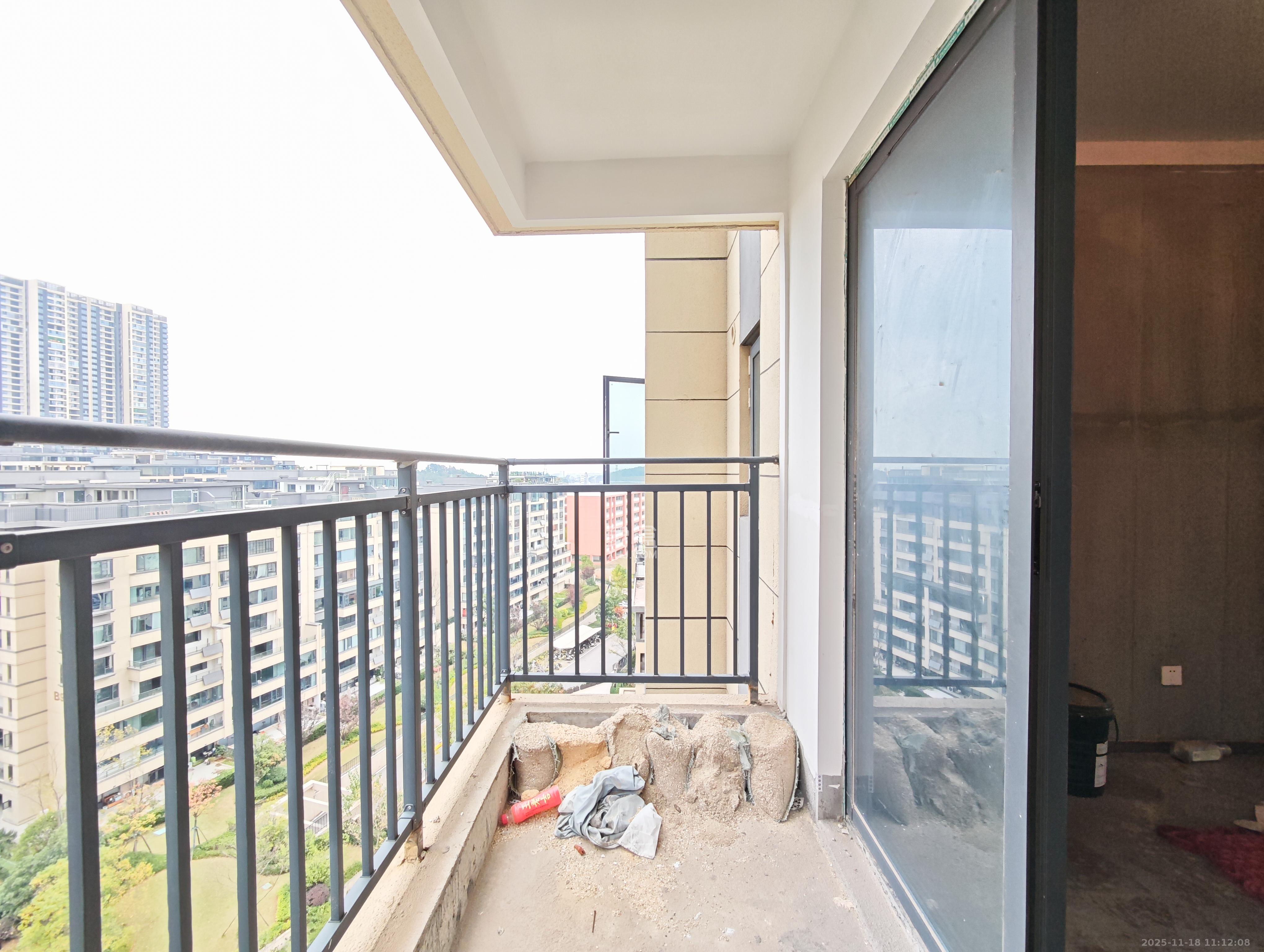 长房岭秀时代  4室2厅2卫    118.0万阳台