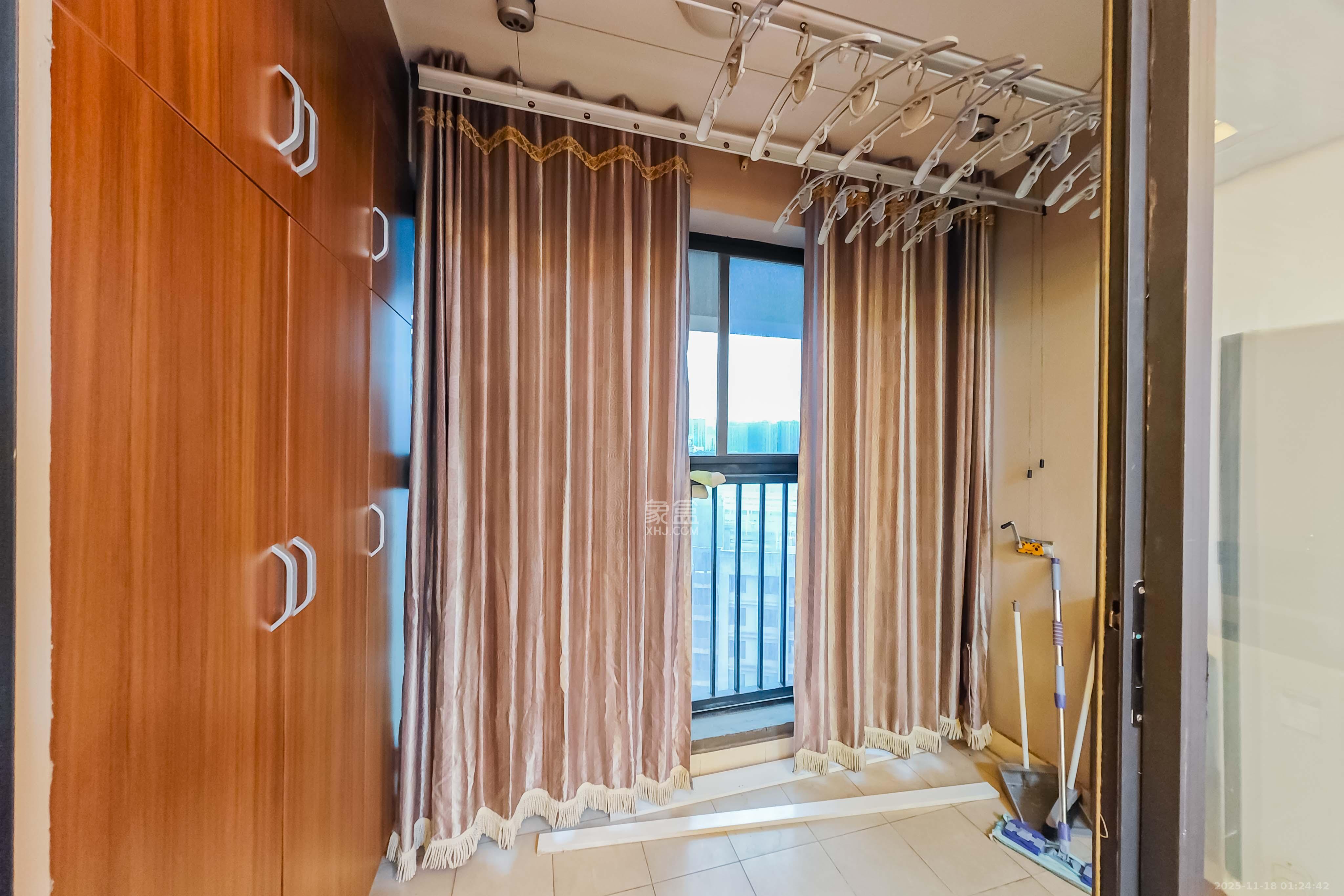 万科金域华府一期  3室2厅1卫    105.0万其他